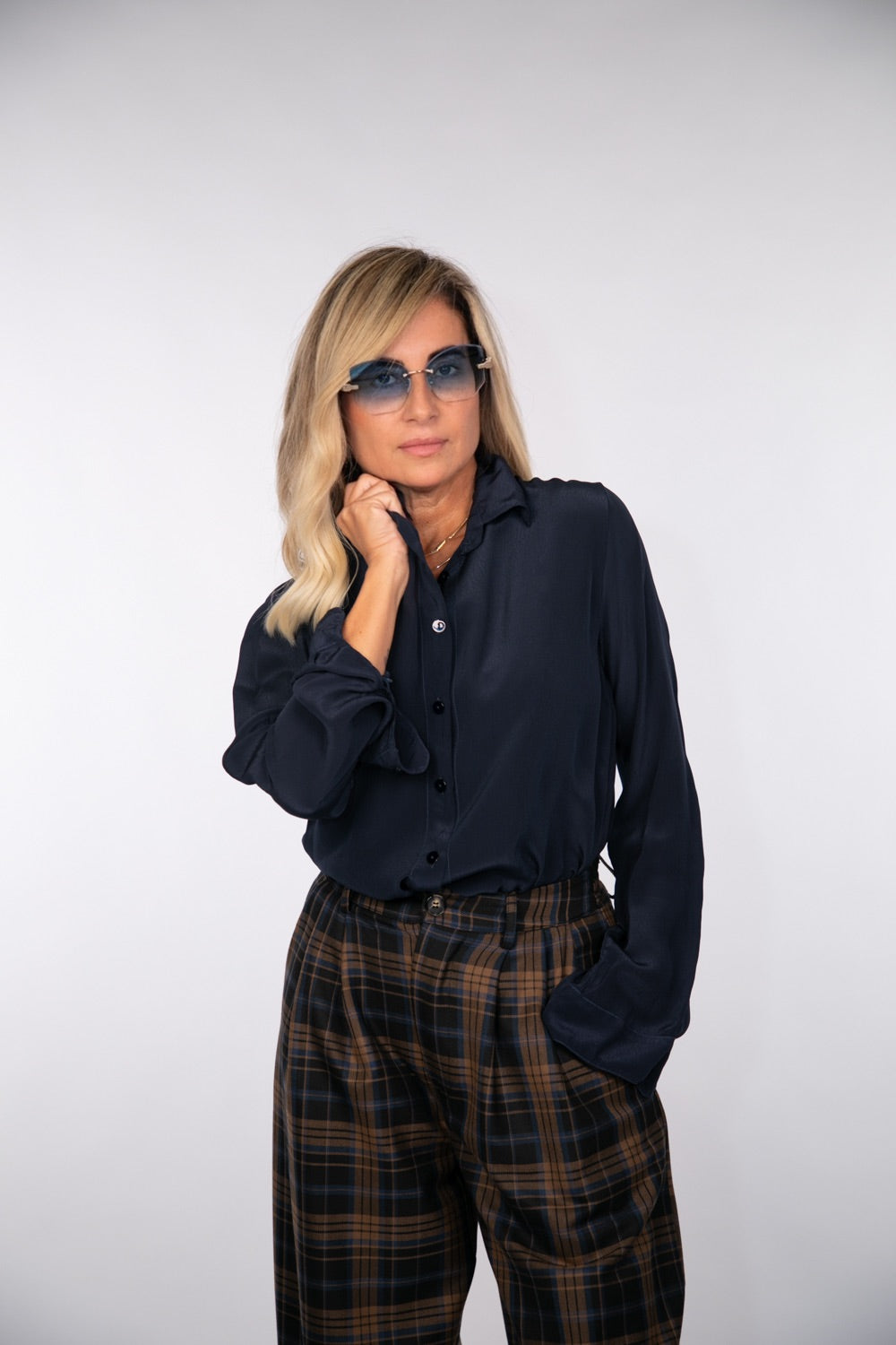 Le Streghe. Camicia blu notte