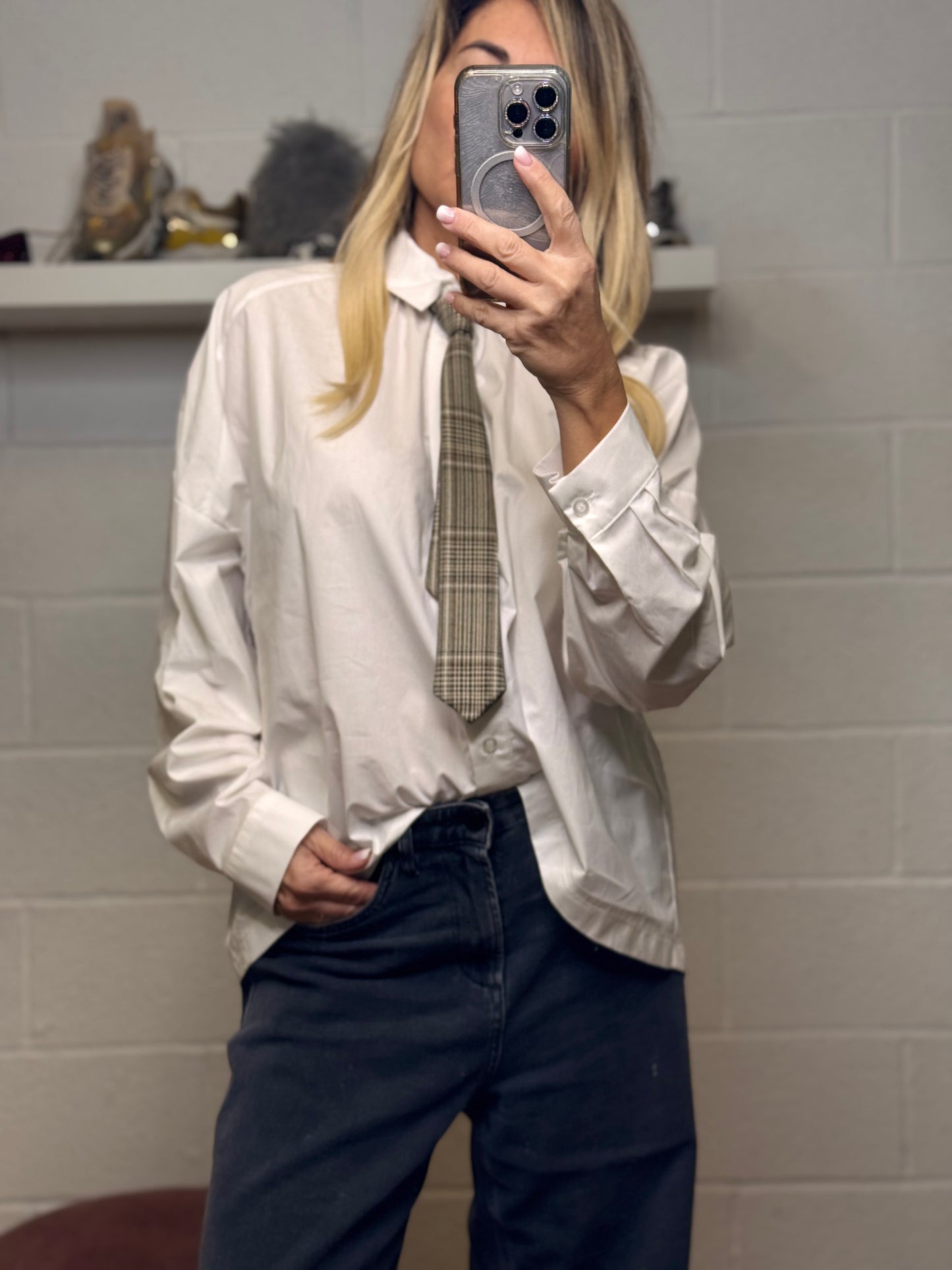 Le streghe. Camicia con cravatta-60%