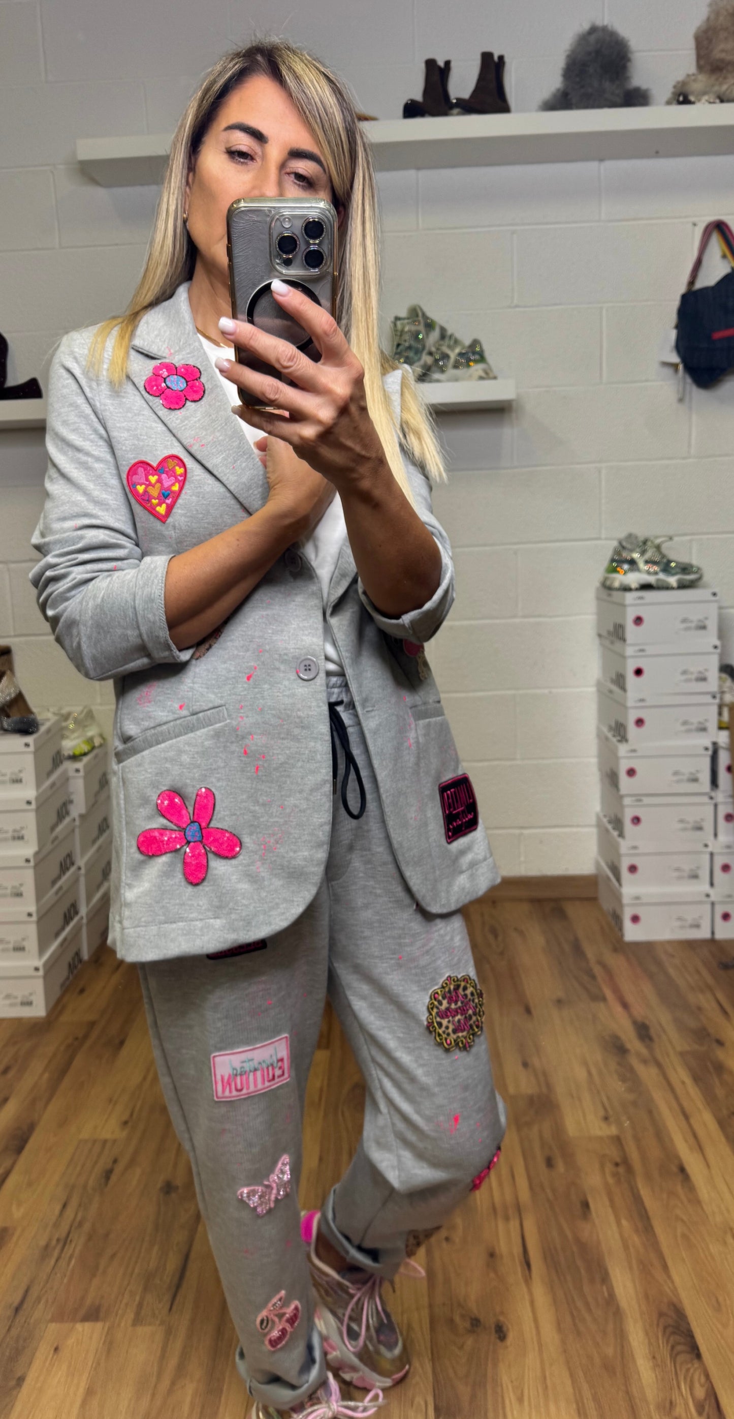 AB Pink. Completo in cotone garzato grigio