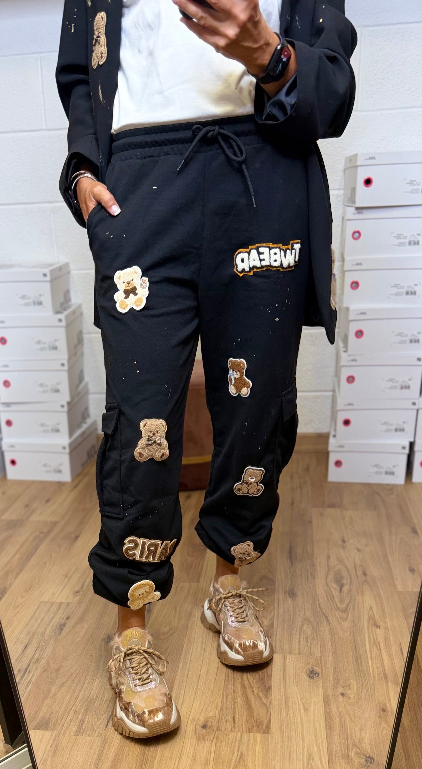 Abbino. Cargo nero teddy