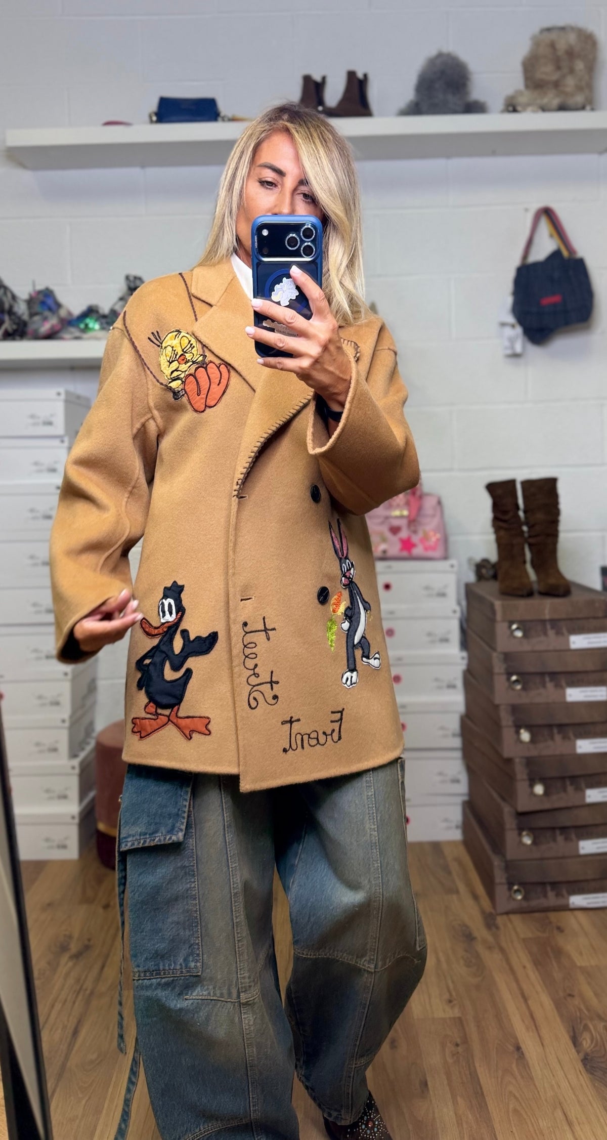 Front Street. Cappotto doppiopetto ricamato cammello