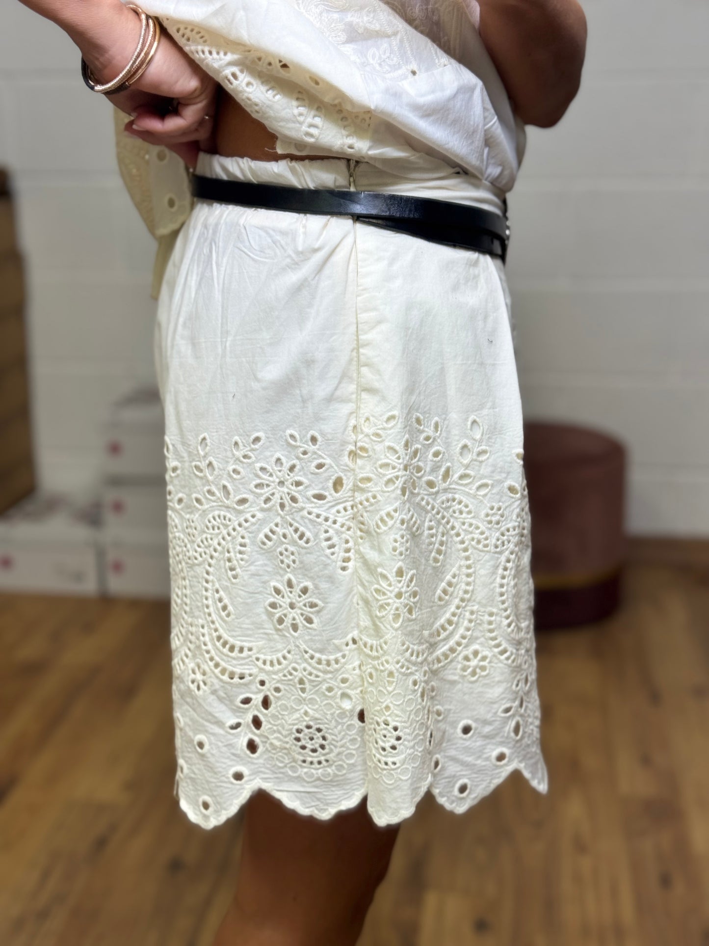 Front Street. Bermuda in cotone e pizzo sangallo-40%