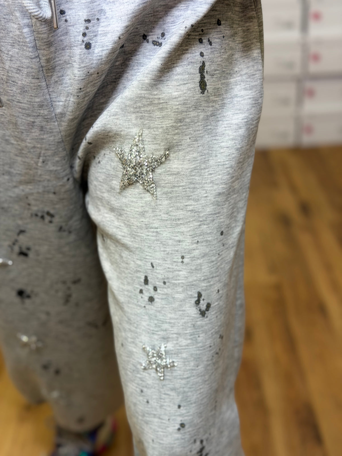 Abpink. Pantalone jogger patch grigio