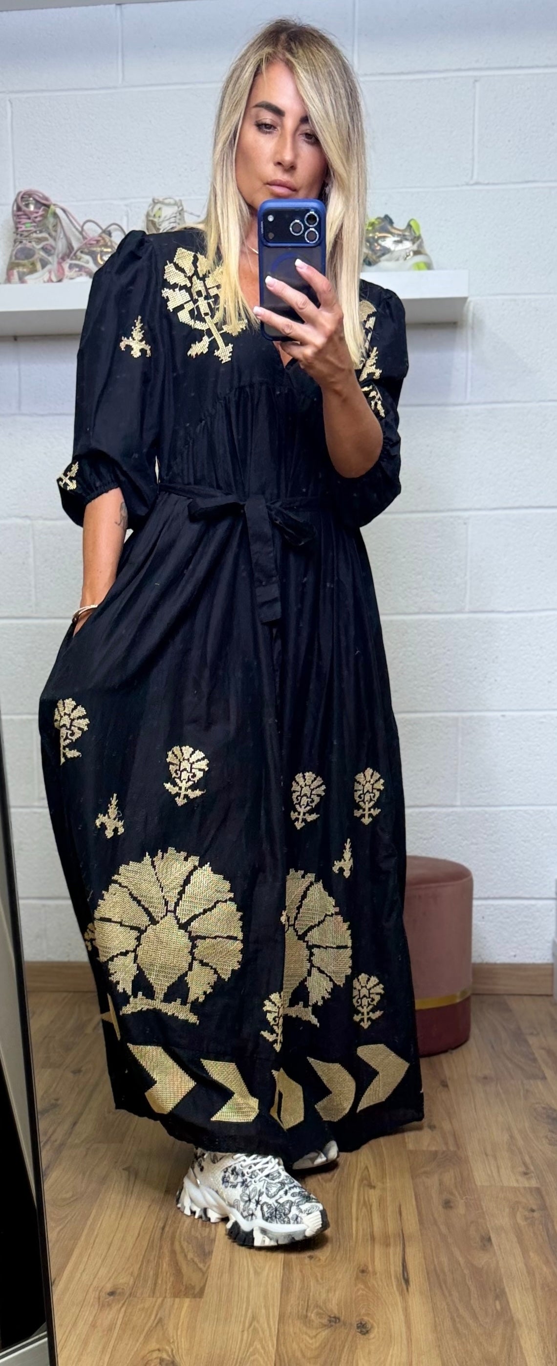 Abpink. Abito Lungo Boho-Chic Ricamato Oro – Nero