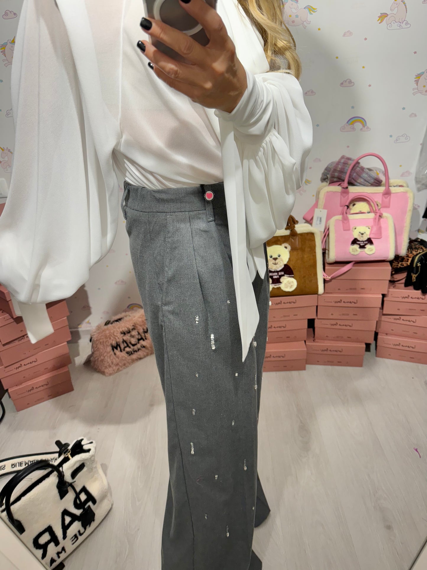 I love my pants. Pantalone grigio.