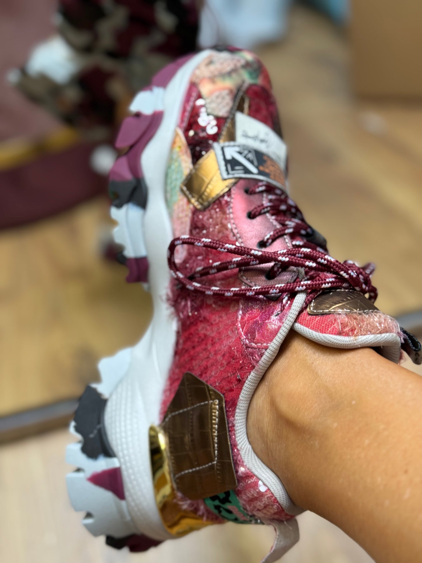 Joia Paris. Sneakers burgundi