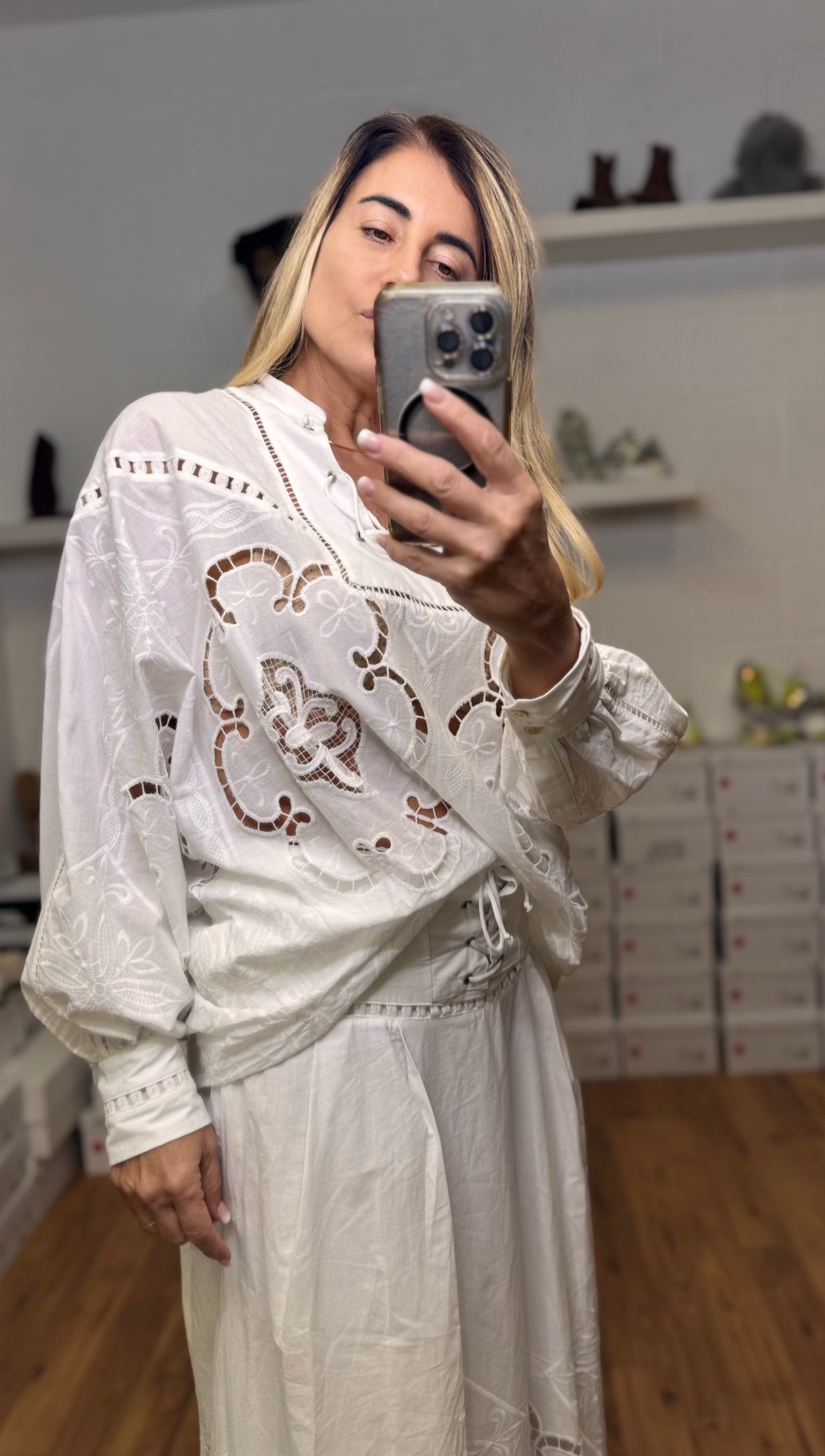 Front Street. Camicia in pizzo sangallo