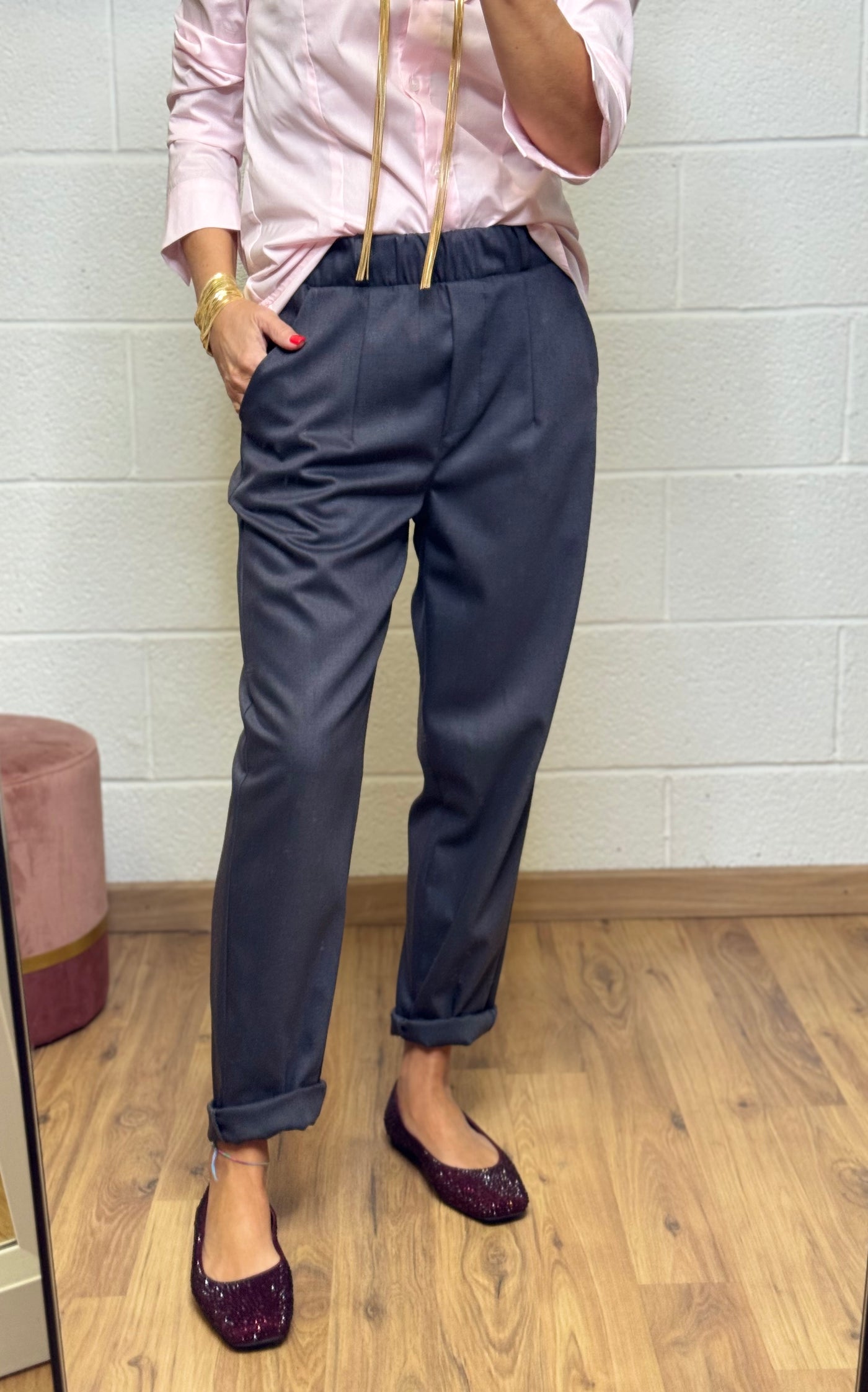 Le Streghe. Pantalone grigio-60%