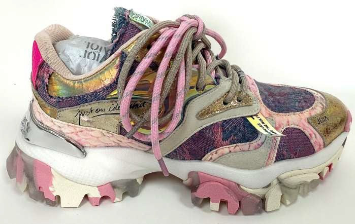 Joia Paris. Sneakers rosa e denim.