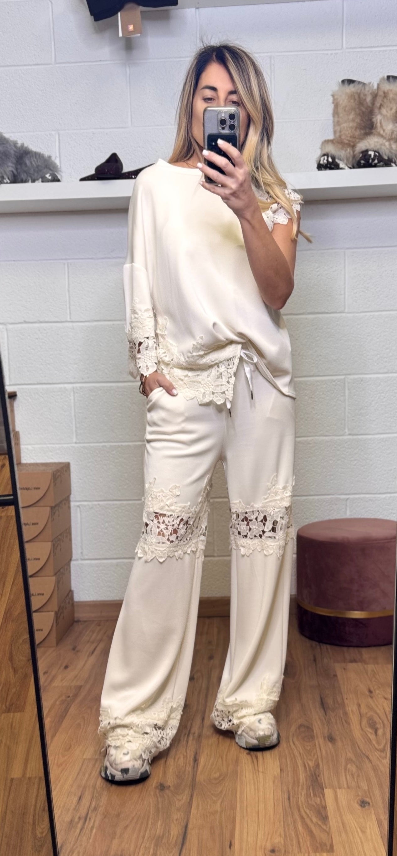 Le Streghe. Completo in pizzo burro