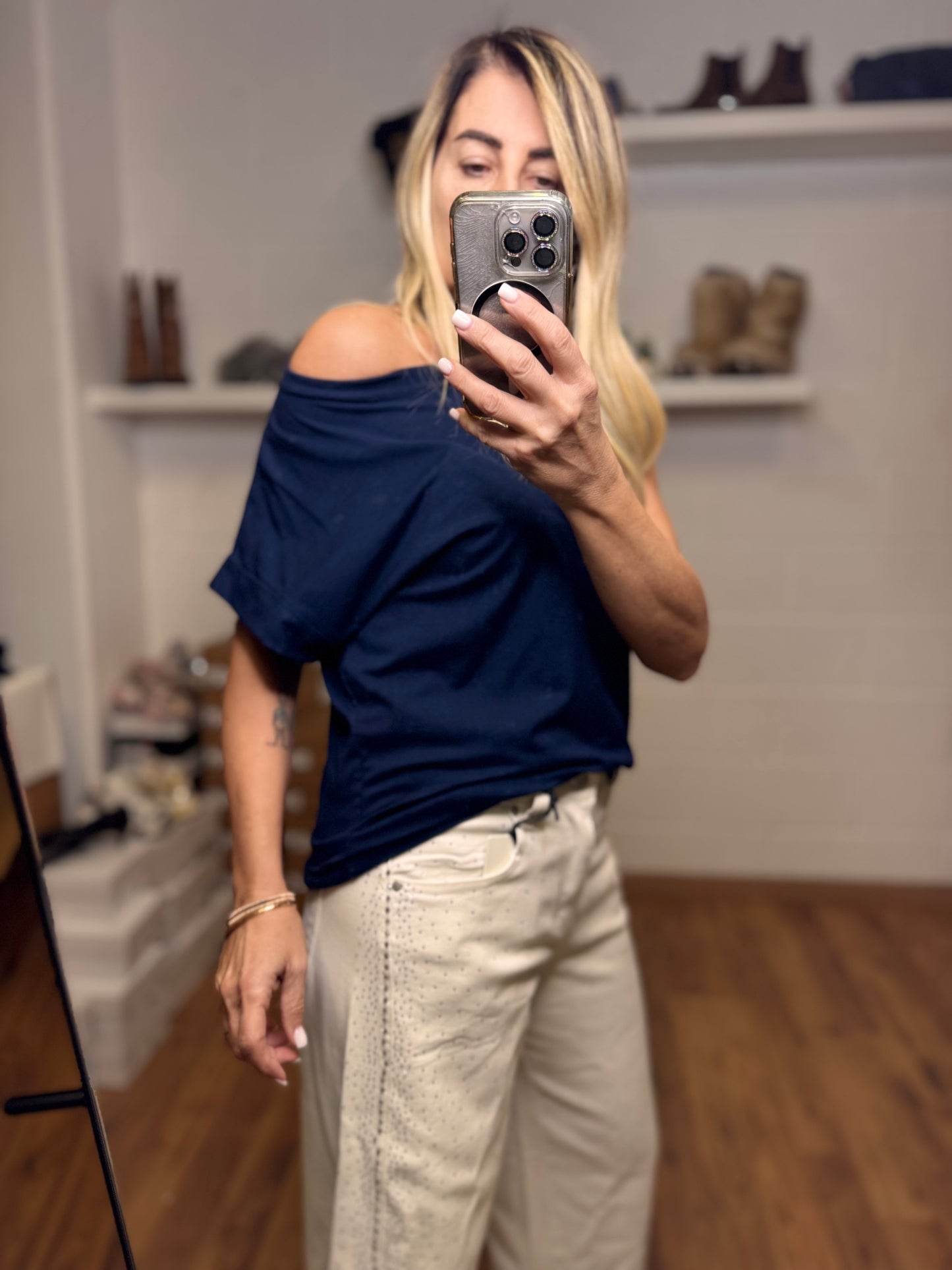 Le Streghe. T-shirt von risvolto