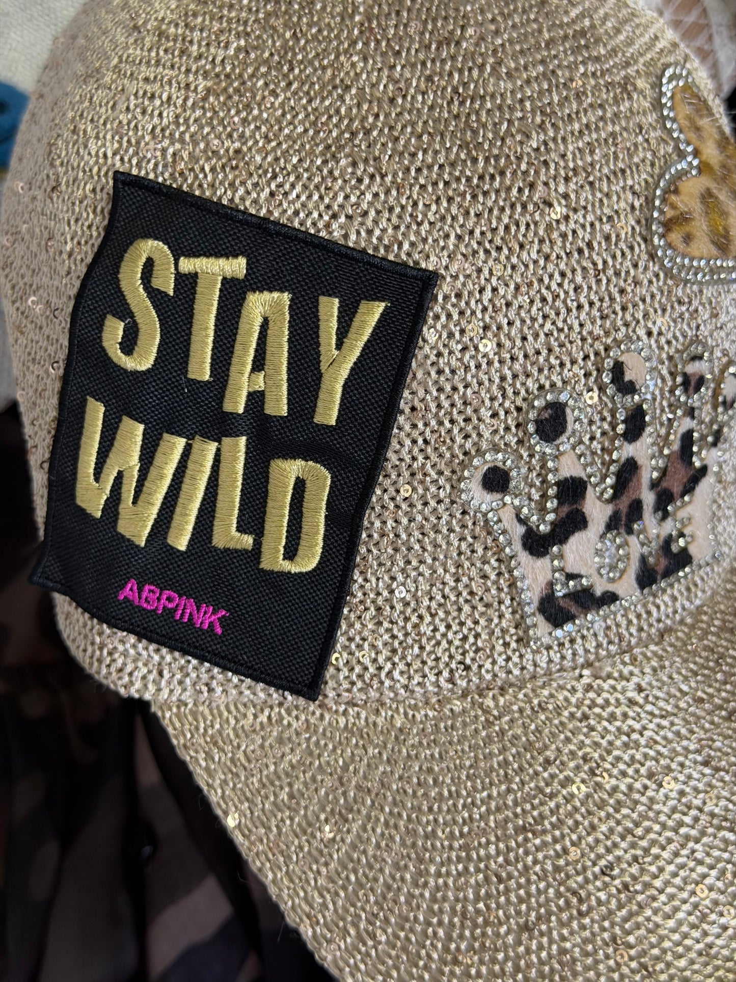 ABpink. Cappello esclusivo con applicazioni