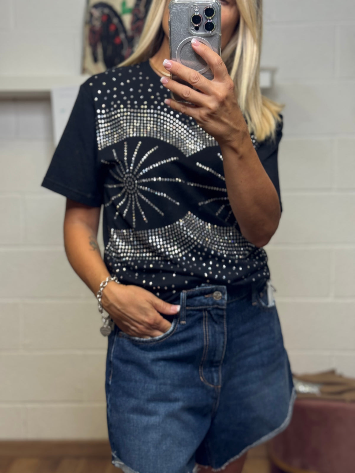 11loveisglamour. T-shirt nera -70%