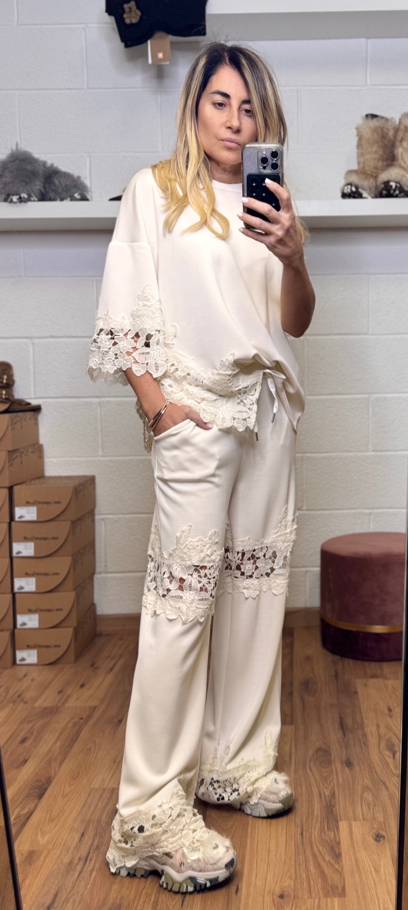 Le Streghe. Completo in pizzo burro