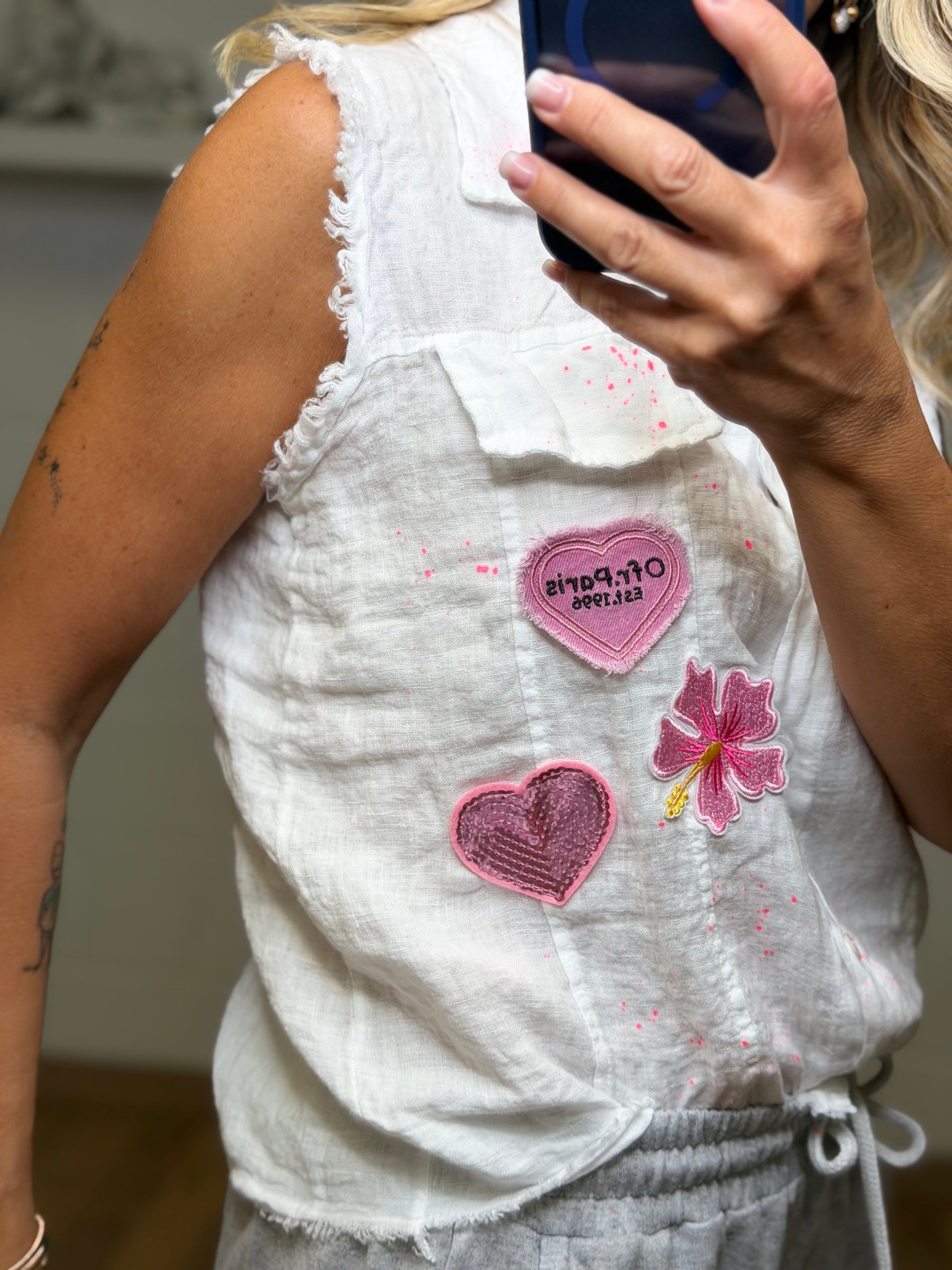 Abpink. Camicia Smanicata in Lino con Patch e Dettagli Pop-50%