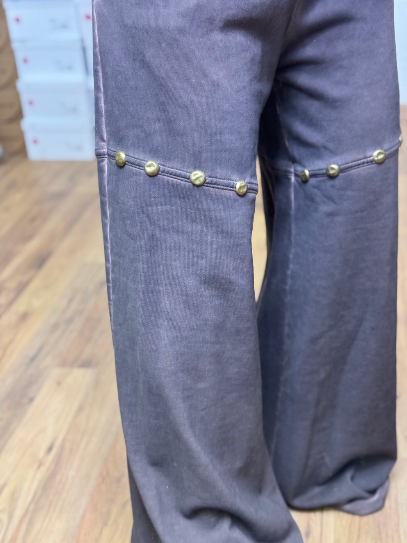 Front Street. Panta palazzo con borchie-50%