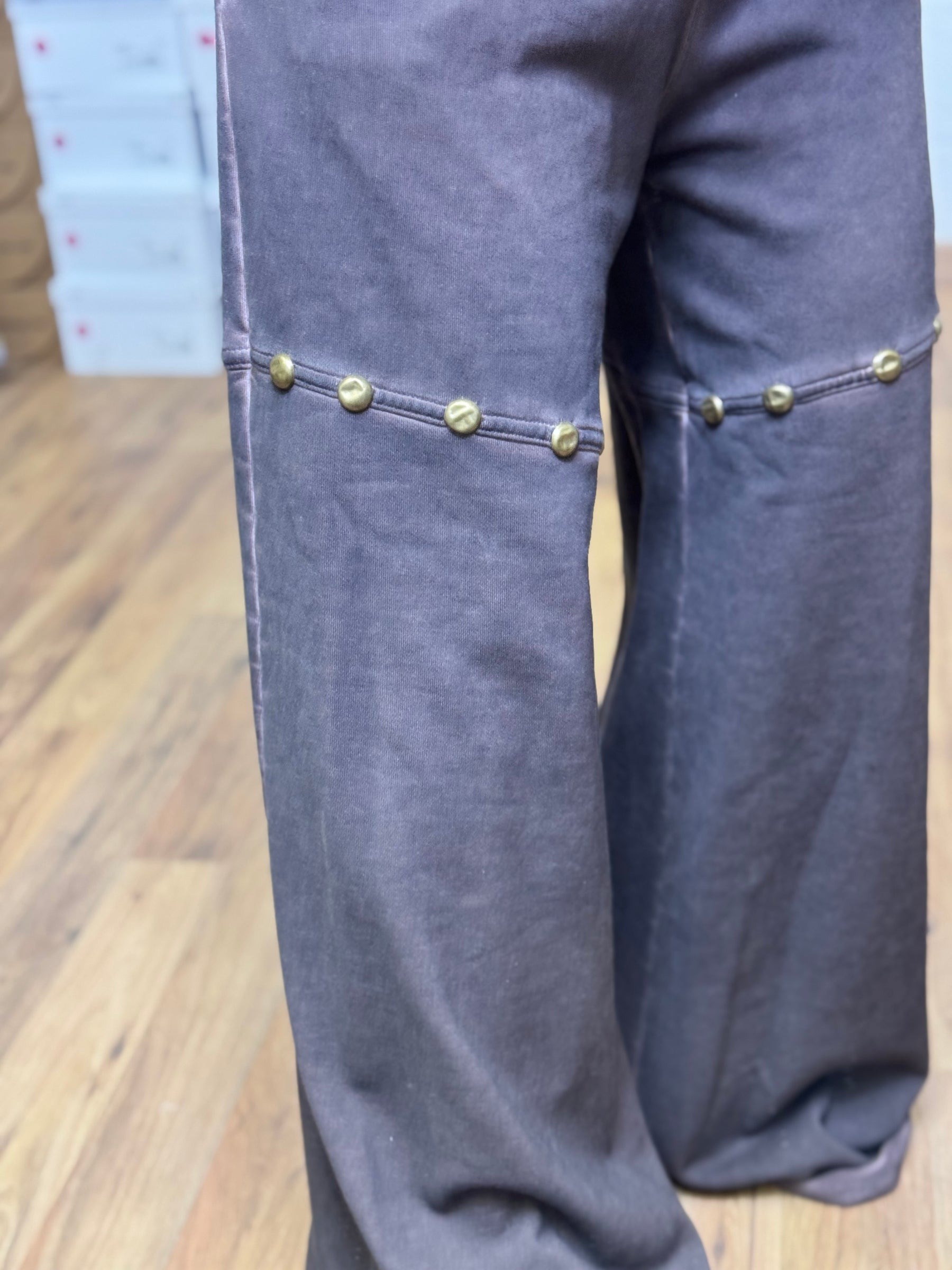 Front Street. Panta palazzo con borchie-50%