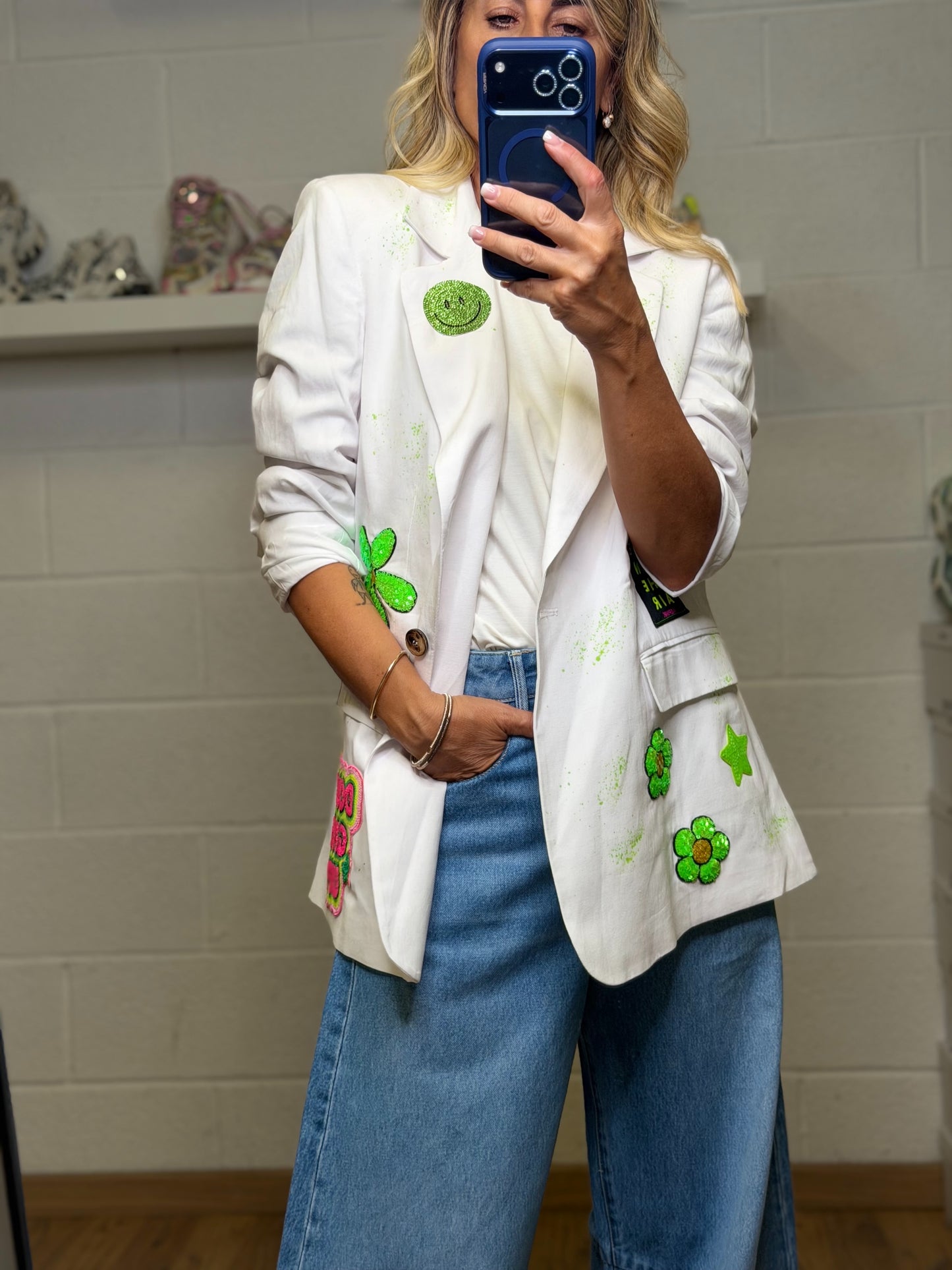 Abpink. Blazer Bianco Custom con Dettagli Fluo e Patch-50%