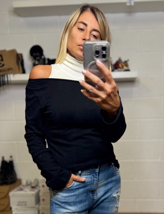 Akep. Pull nero e bianco