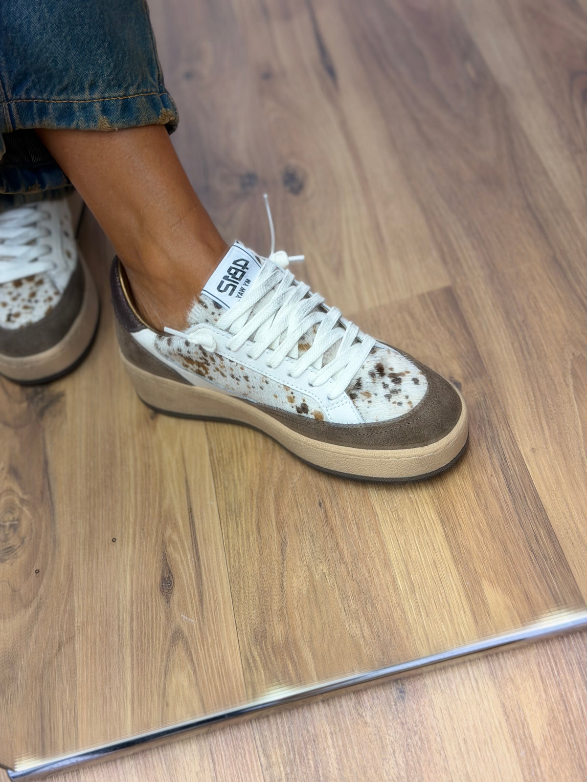 4B12. Sneakers animalier