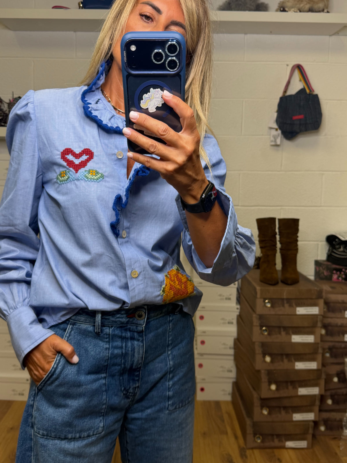 Front Street. Camicia azzurra con ricami