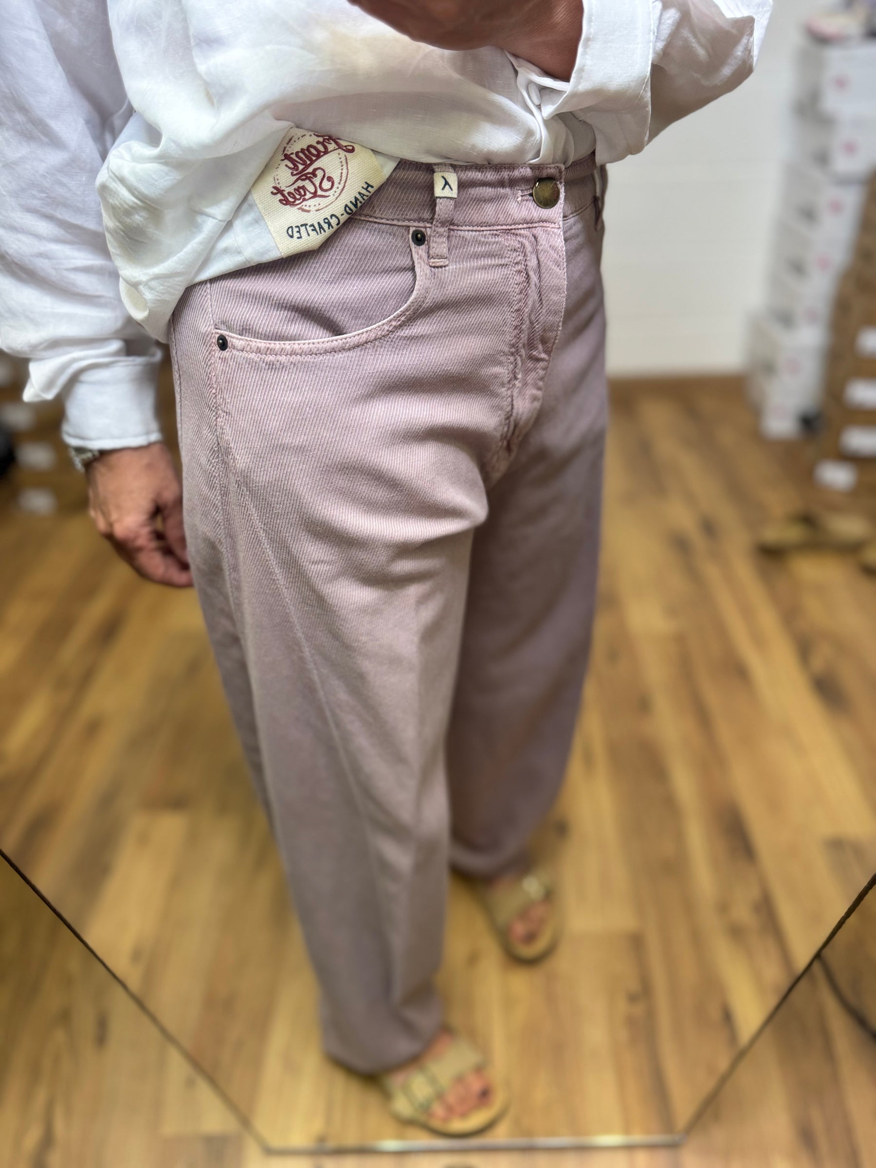 Myths. Pantalone rosa