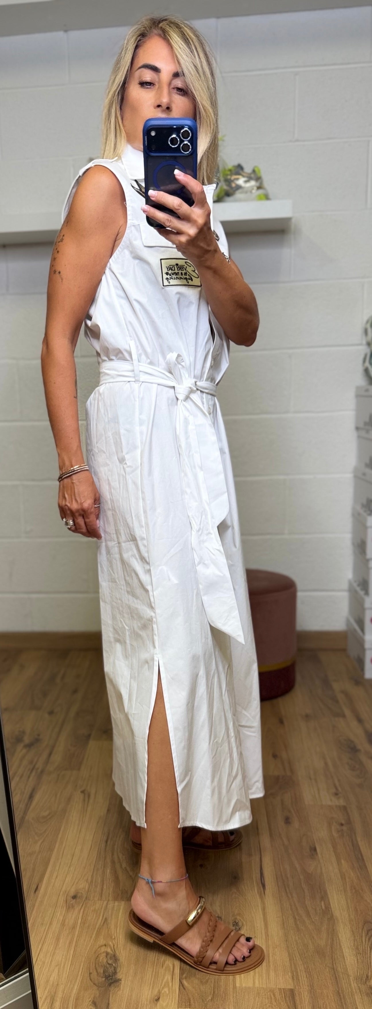ABpink. Abito chemisier lungo bianco con patch-50%