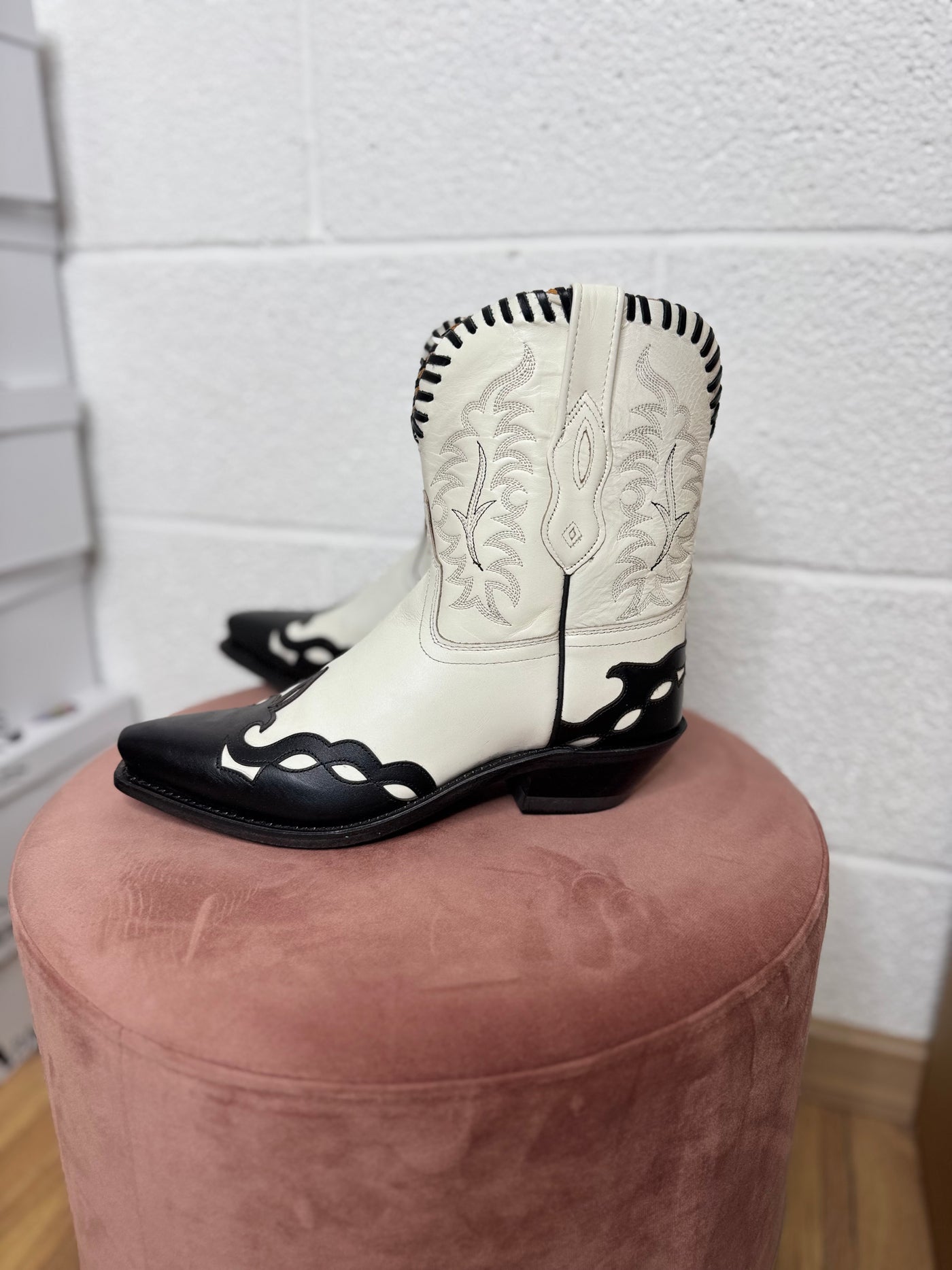 Bootstock. Texano corto