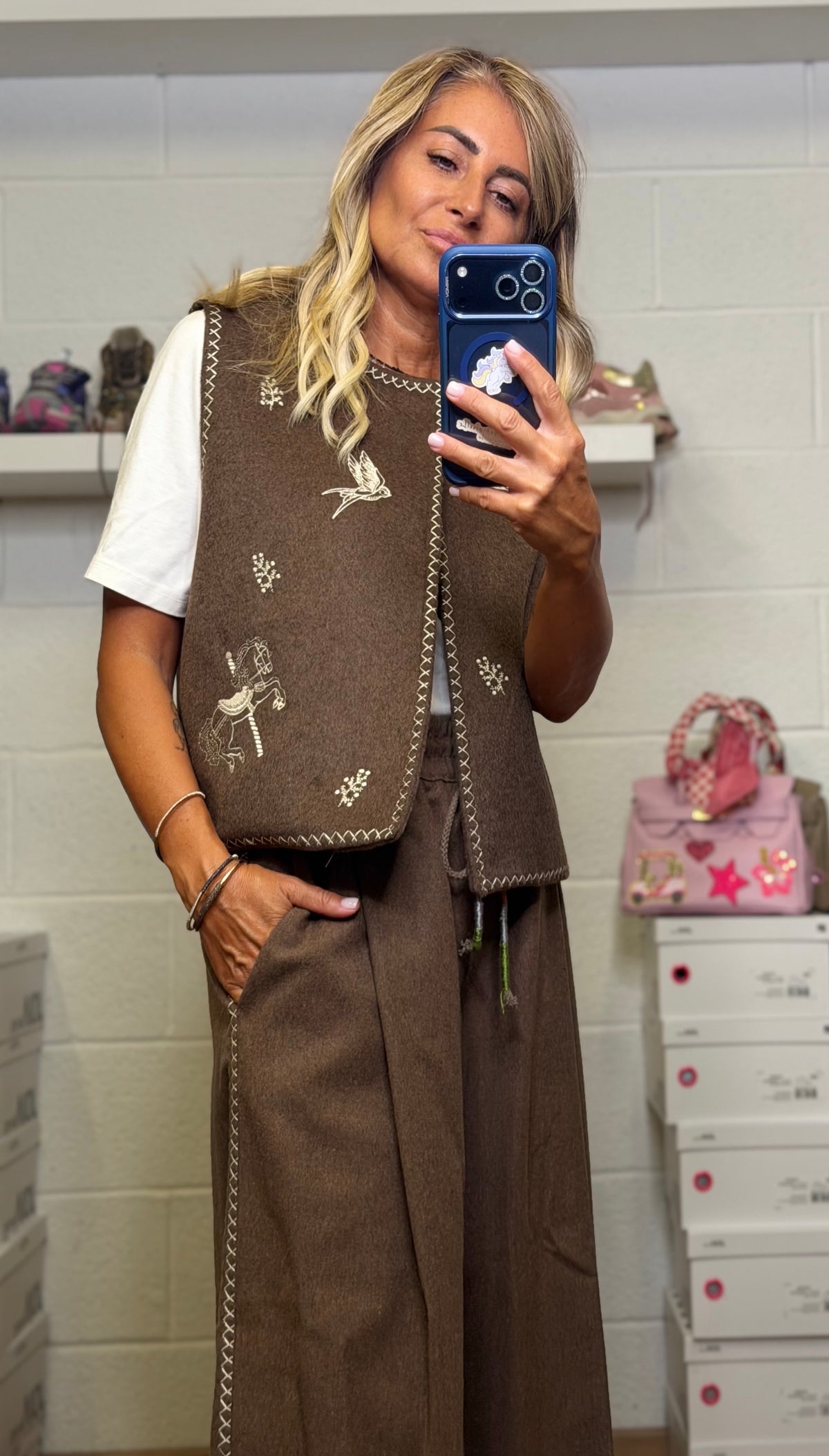 Front Street. Gilet ricamato cioccolato