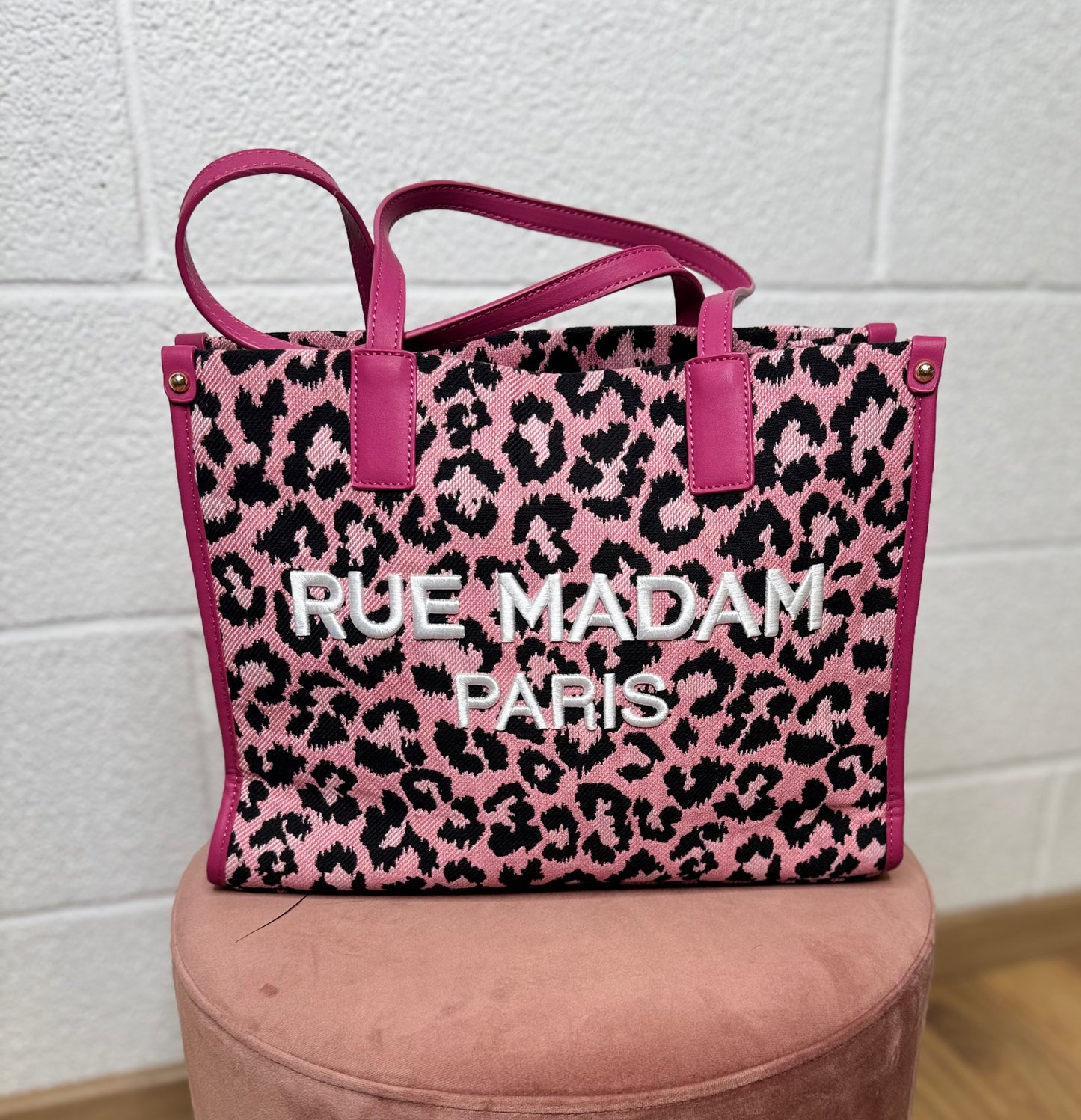 Rue Madam. Tote maculata