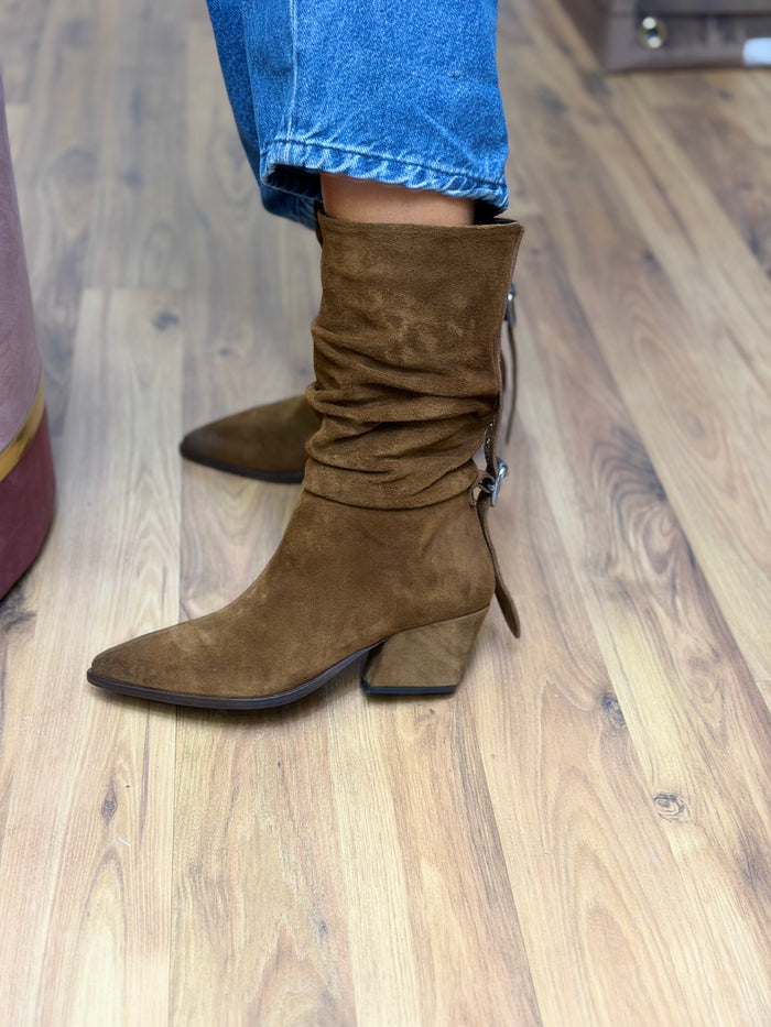 Eva Boutique 21, Ducanero. Stivale in suede con fibbia