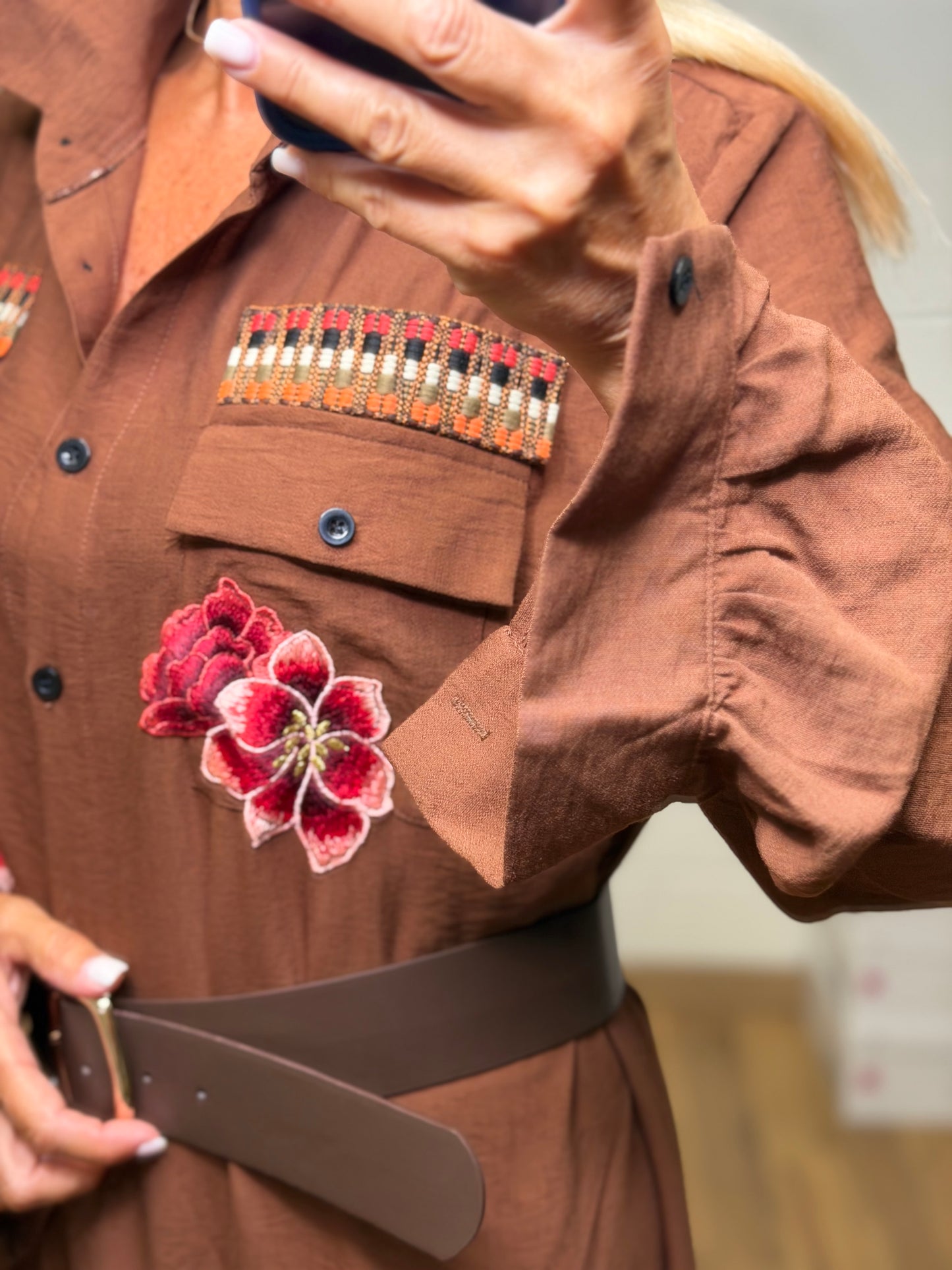 Abpink. Chemisier lungo cioccolato con cintura