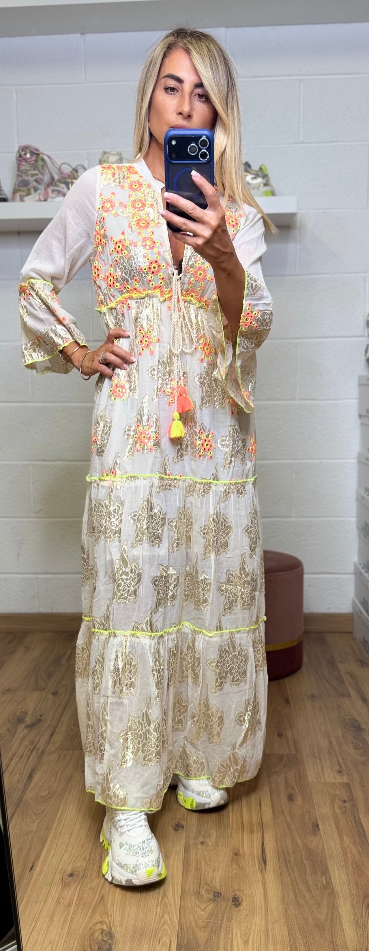 ABpink. Abito lungo boho ricamato con dettagli fluo