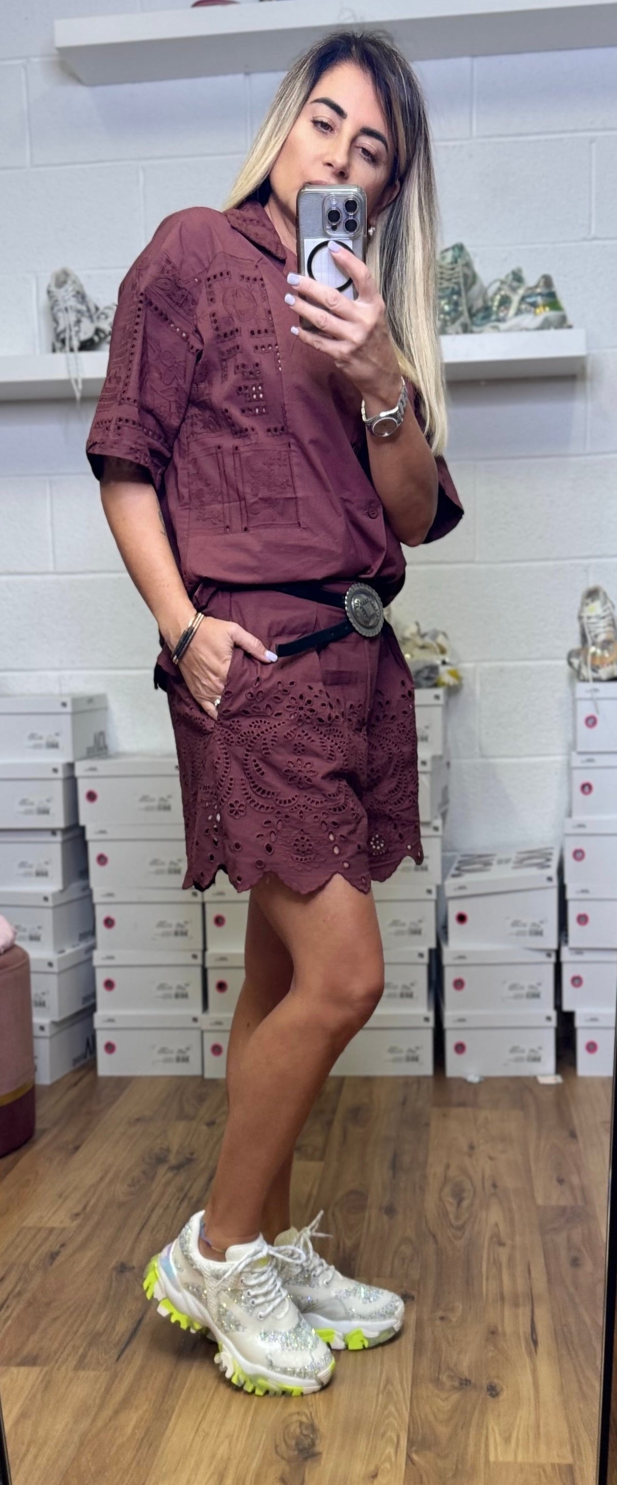 Front Street. Camicia in cotone e pizzo sangallo-40%