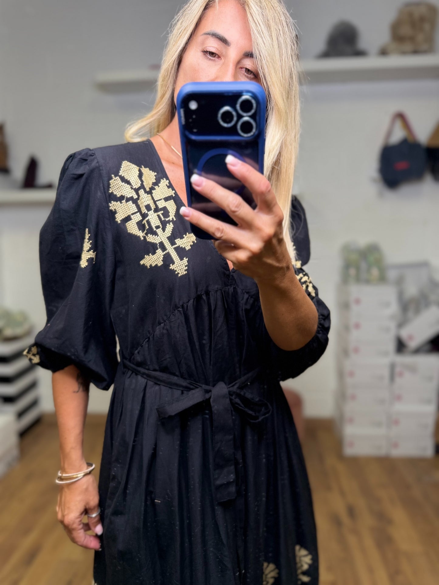 Abpink. Abito Lungo Boho-Chic Ricamato Oro – Nero
