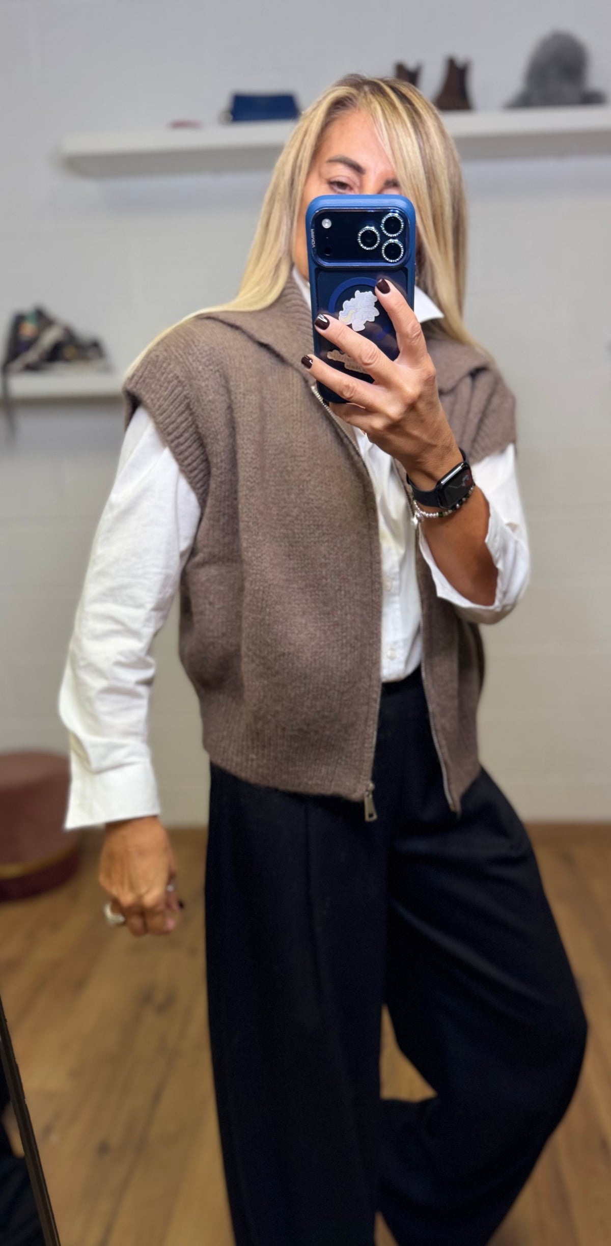 Emma Red. Gilet in maglia tortora con zip