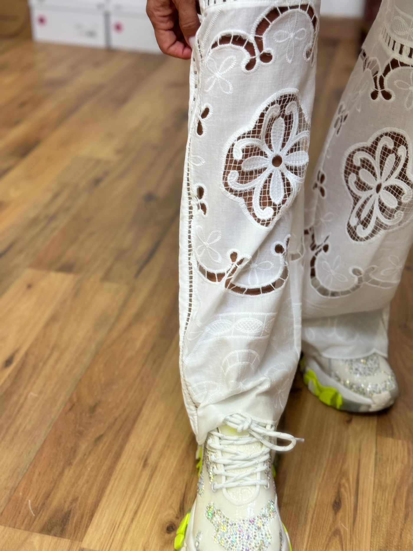 Front Street. Pantalone palazzo in cotone e pizzo-50%
