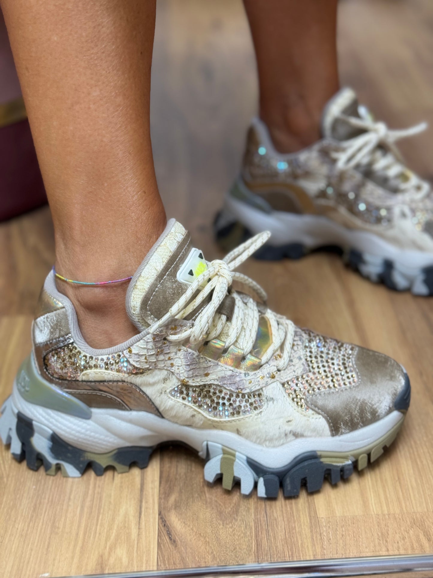 Joia Paris. Sneakers con swarosky
