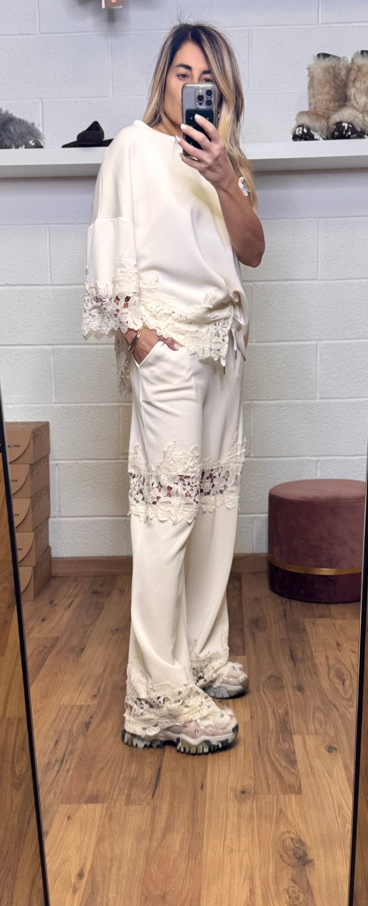 Le Streghe. Completo in pizzo burro