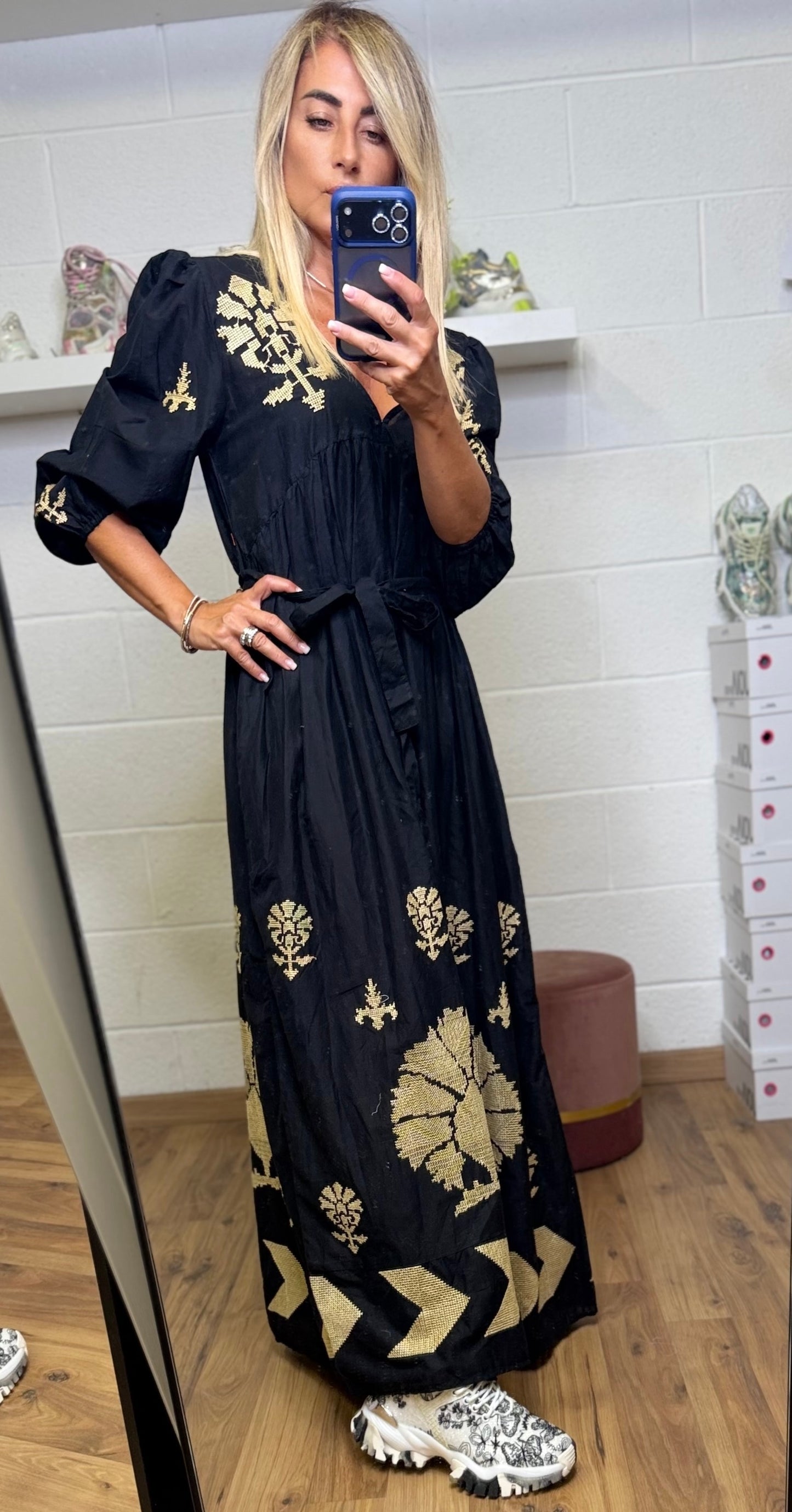 Abpink. Abito Lungo Boho-Chic Ricamato Oro – Nero