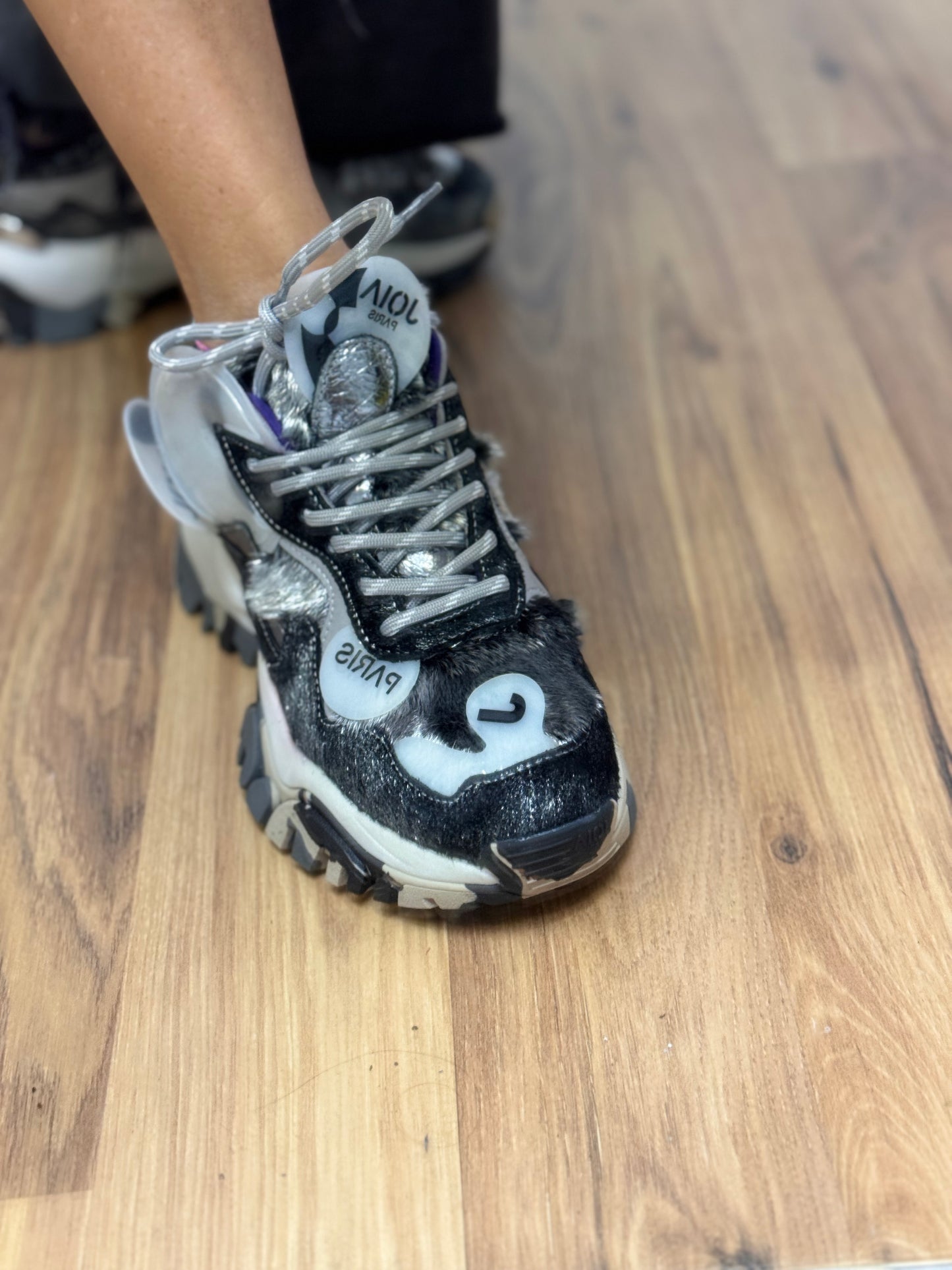 Joia Paris. Sneakers black grey-40%