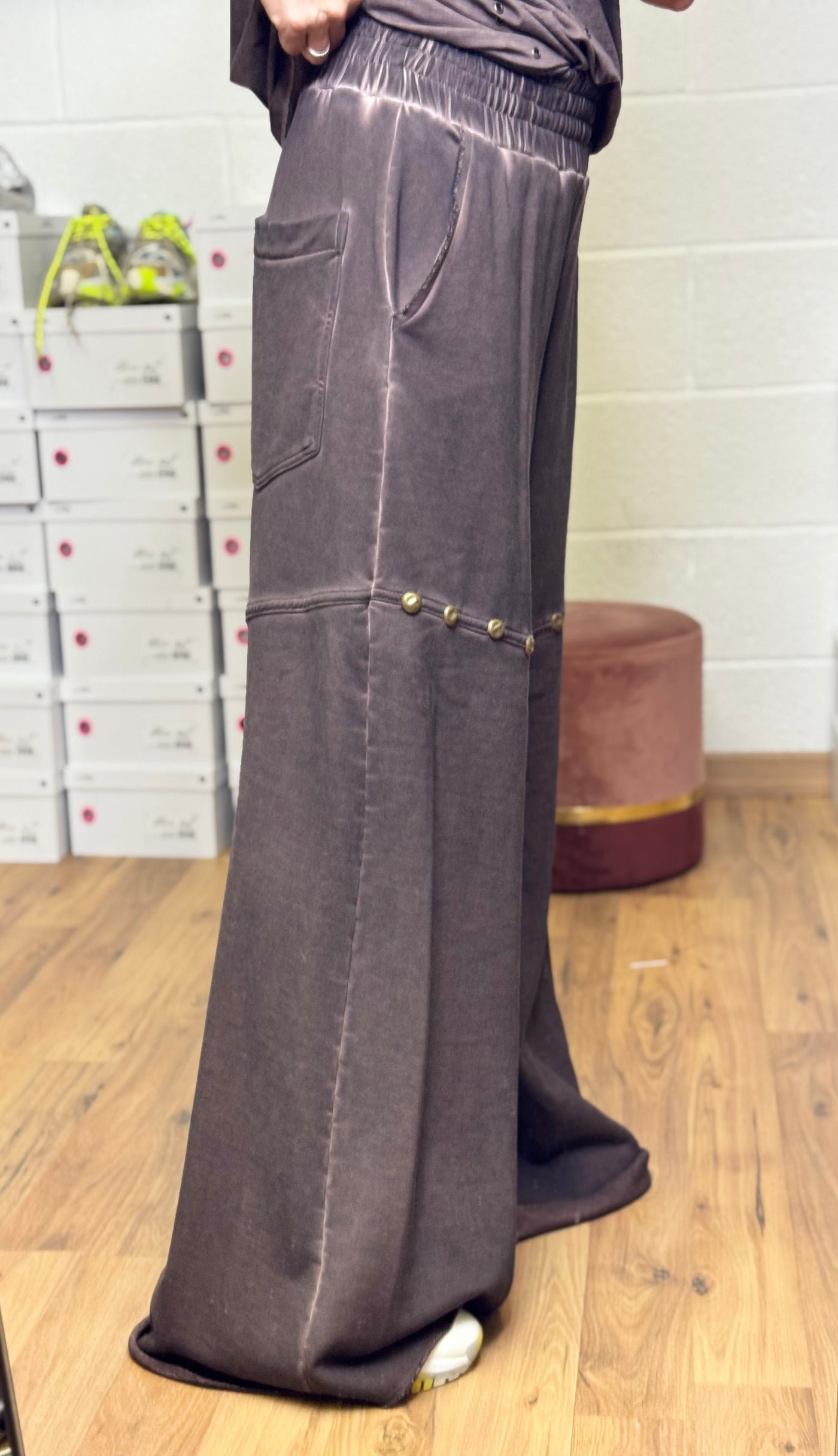 Front Street. Panta palazzo con borchie-50%