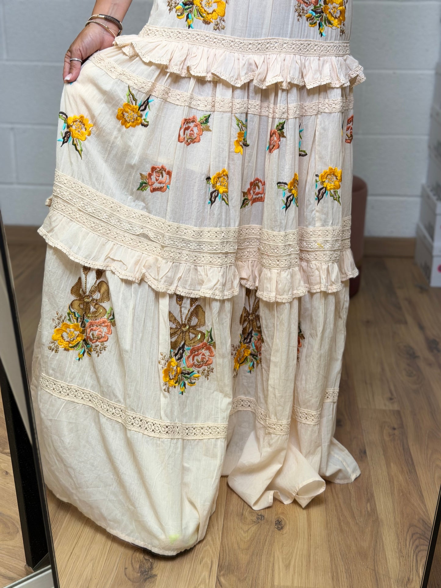 ABpink. Abito lungo boho con ricami floreali e pon pon multicolor