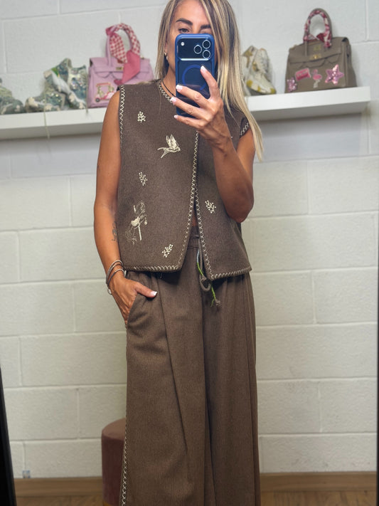 Front Street. Gilet ricamato moro