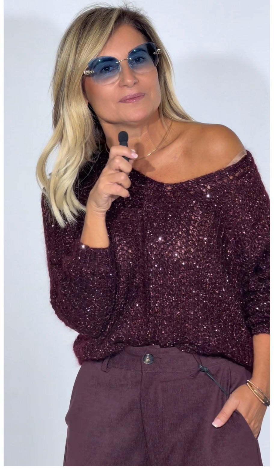 Le Streghe. Pull burgundi con paielletes