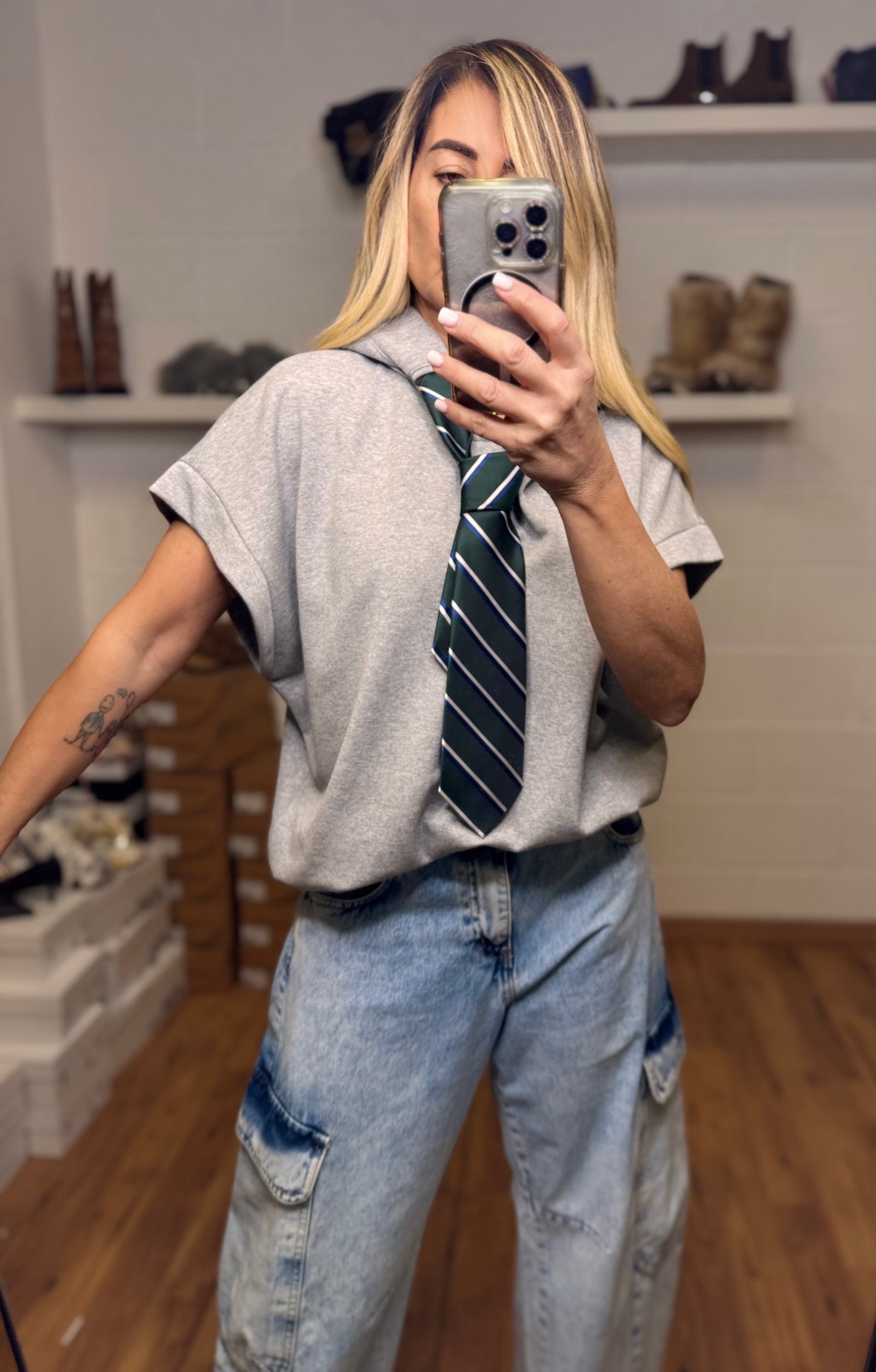 Dixie. Felpa con cravatta