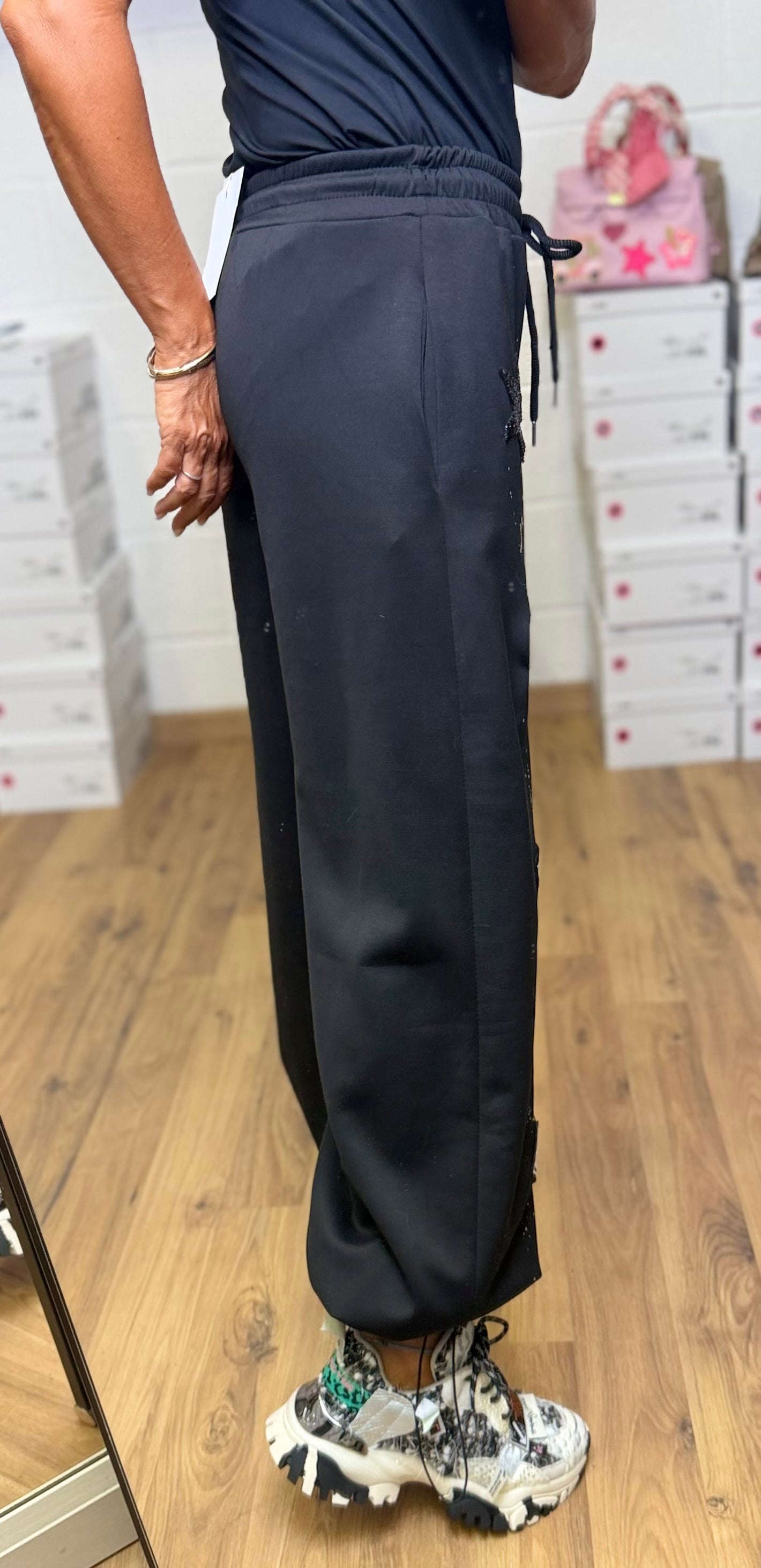 Abpink. Pantalone jogger patch & ricami