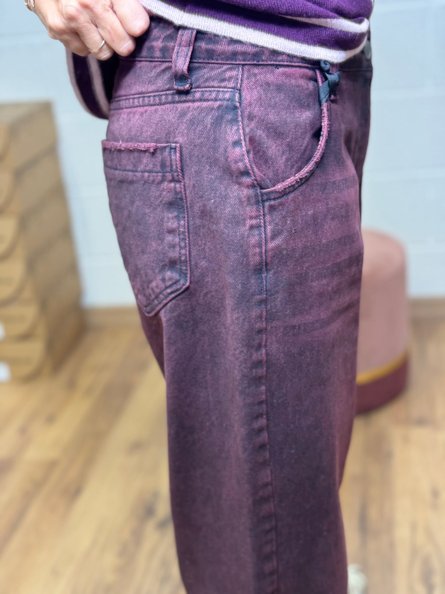 Le streghe . Denim balloon burgundi