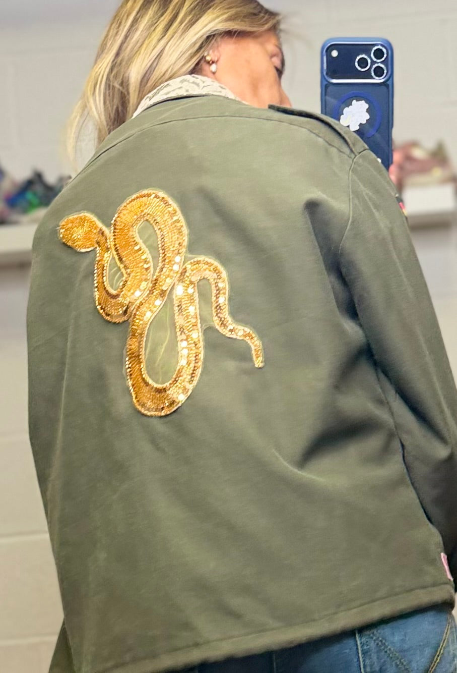 AB Pink. Bomber verde militare con applicazioni gioiello