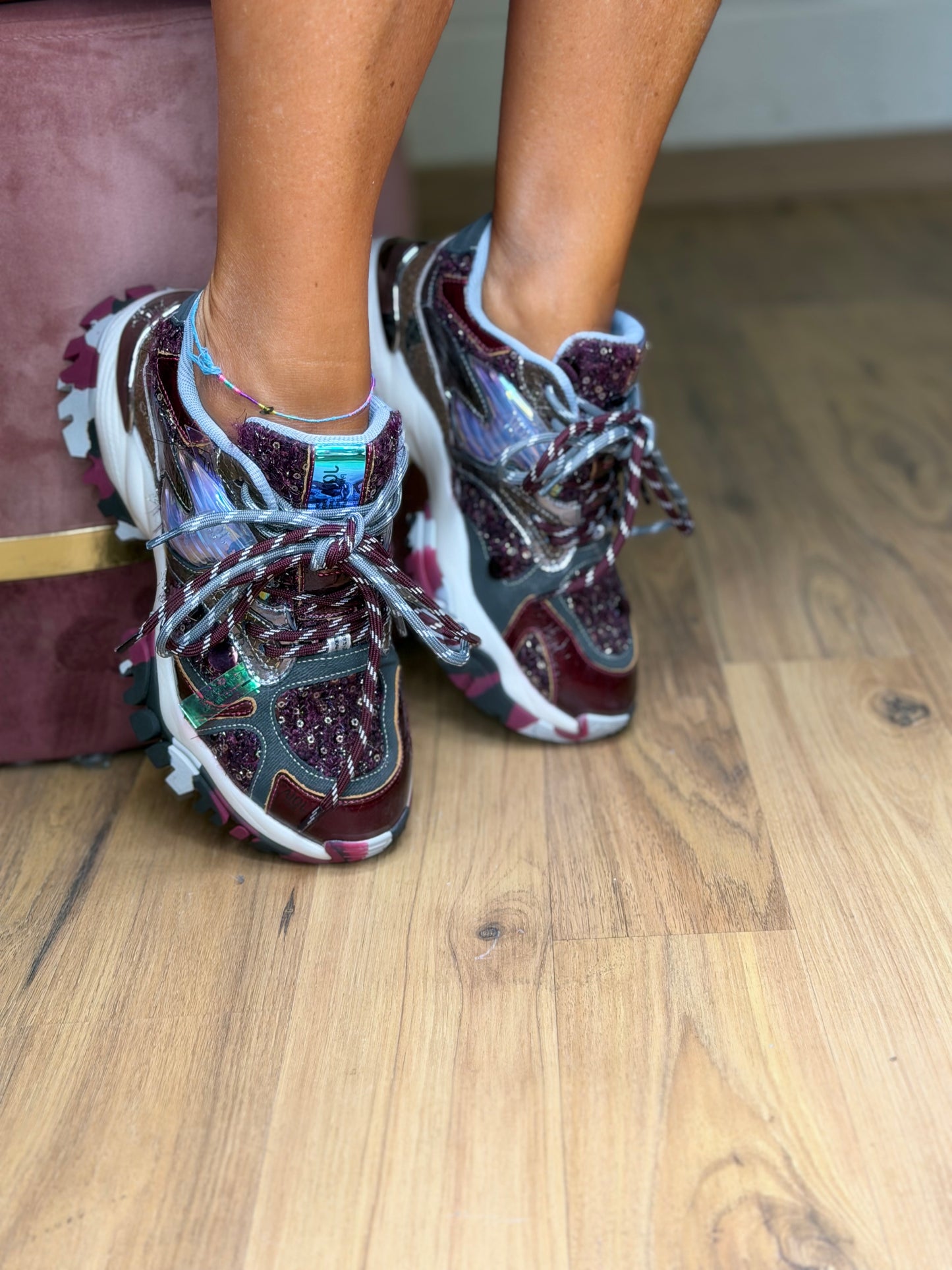 Joia Paris. Sneakers cherry gold